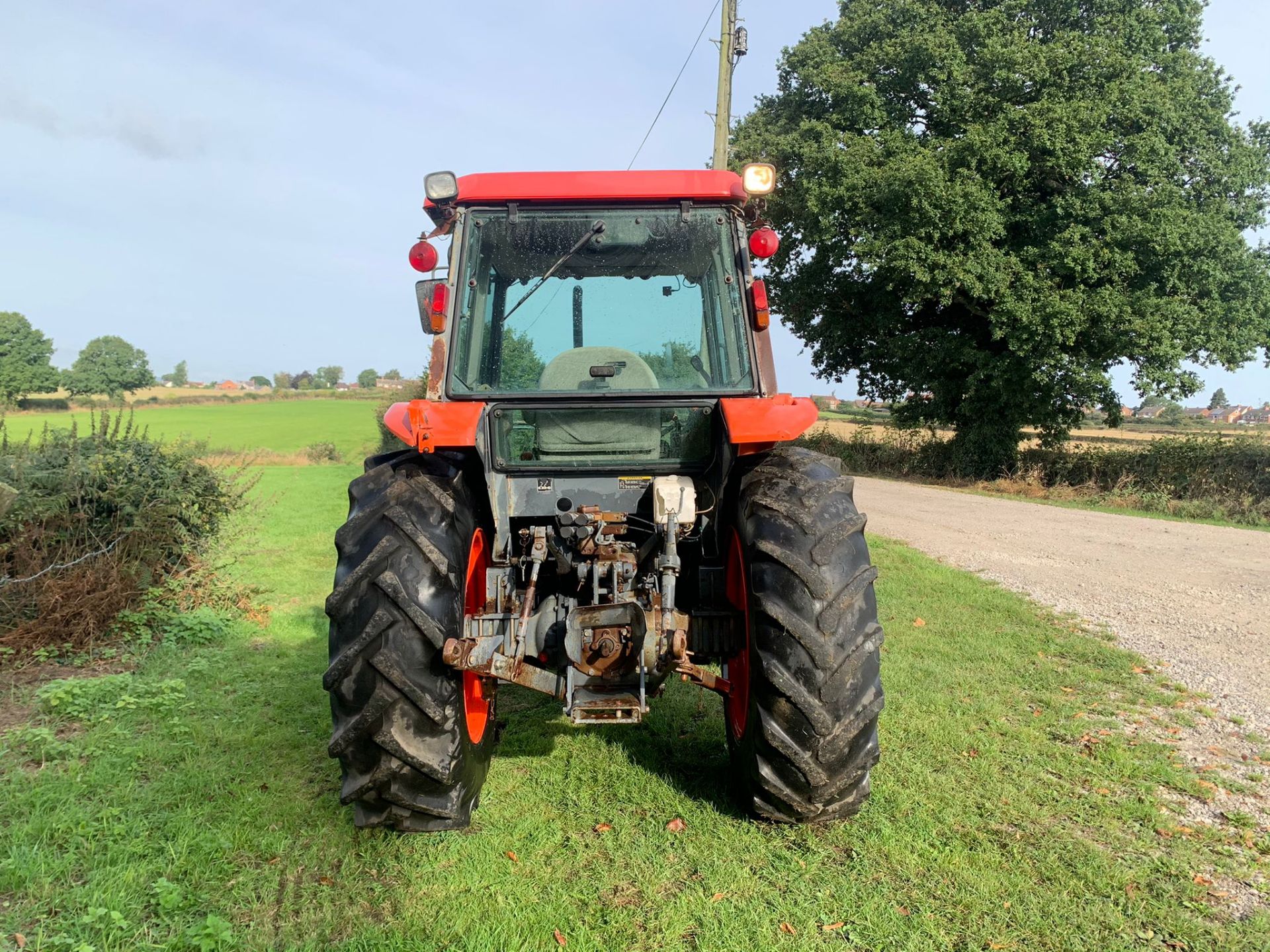 KUBOTA M6800 TRACTOR, RUNS DRIVES AND WORKS WELL, SHOWING A LOW 3414 HOURS *PLUS VAT* - Image 11 of 38