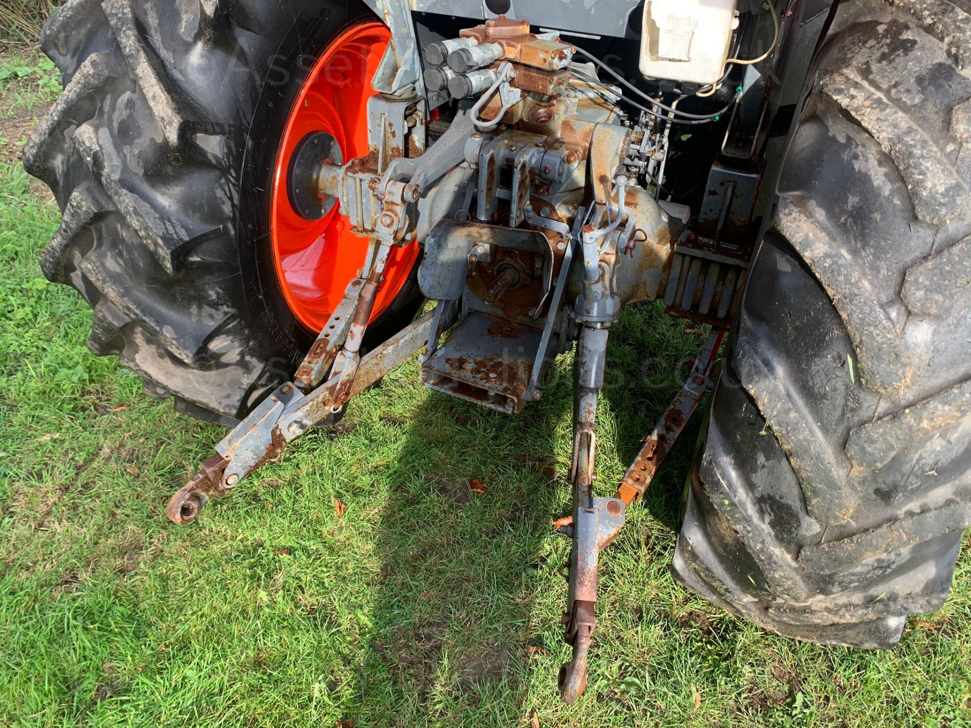 KUBOTA M6800 TRACTOR, RUNS DRIVES AND WORKS WELL, SHOWING A LOW 3414 HOURS *PLUS VAT* - Image 20 of 38