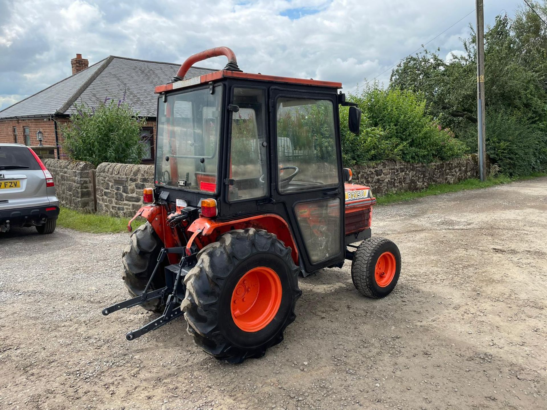 KUBOTA B2150 COMPACT TRACTOR, RUNS AND DRIVES, 3 POINT LINKAGE, 23HP, HYDROSTATIC *PLUS VAT* - Image 9 of 16
