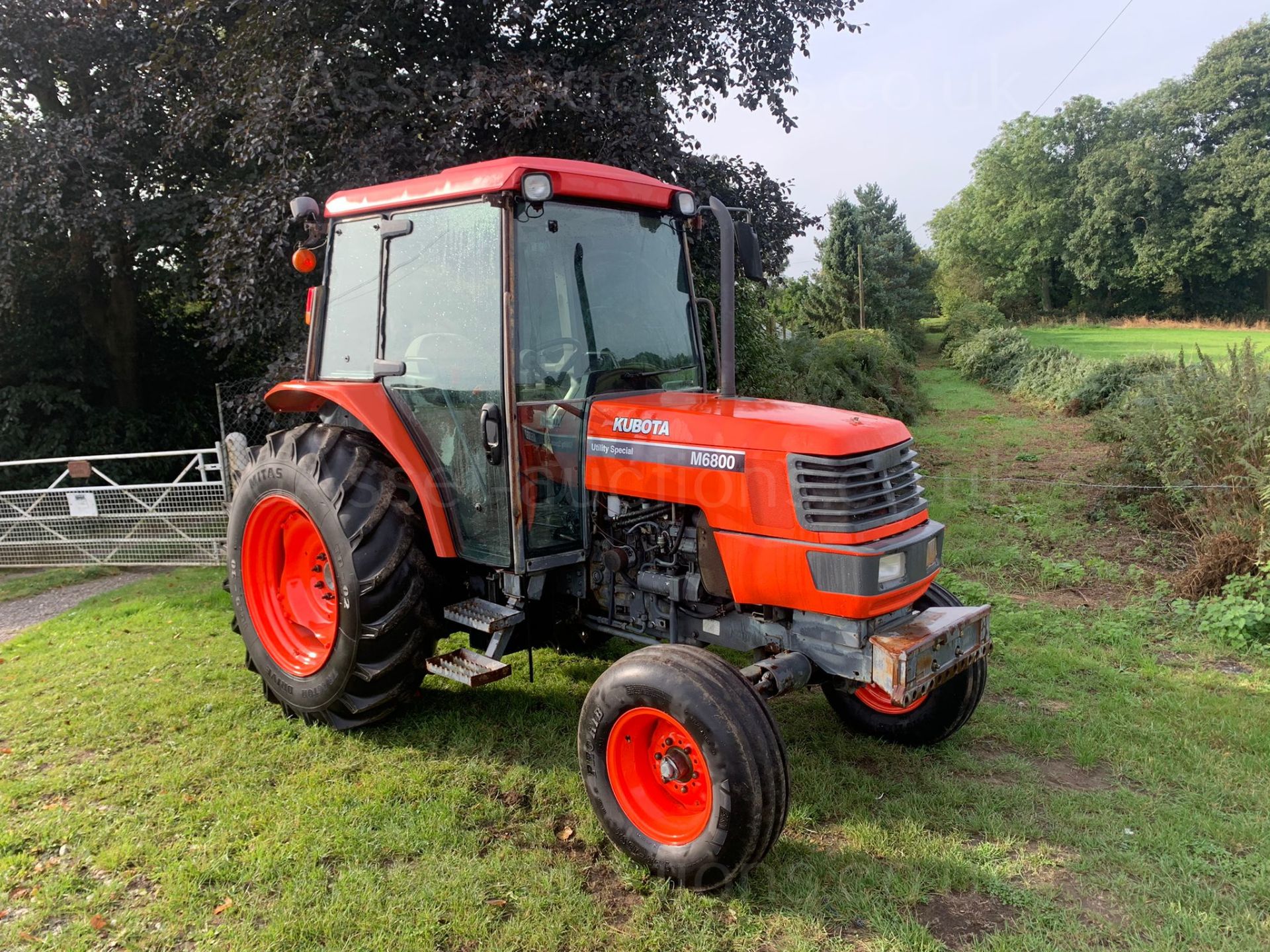 KUBOTA M6800 TRACTOR, RUNS DRIVES AND WORKS WELL, SHOWING A LOW 3414 HOURS *PLUS VAT* - Image 2 of 38