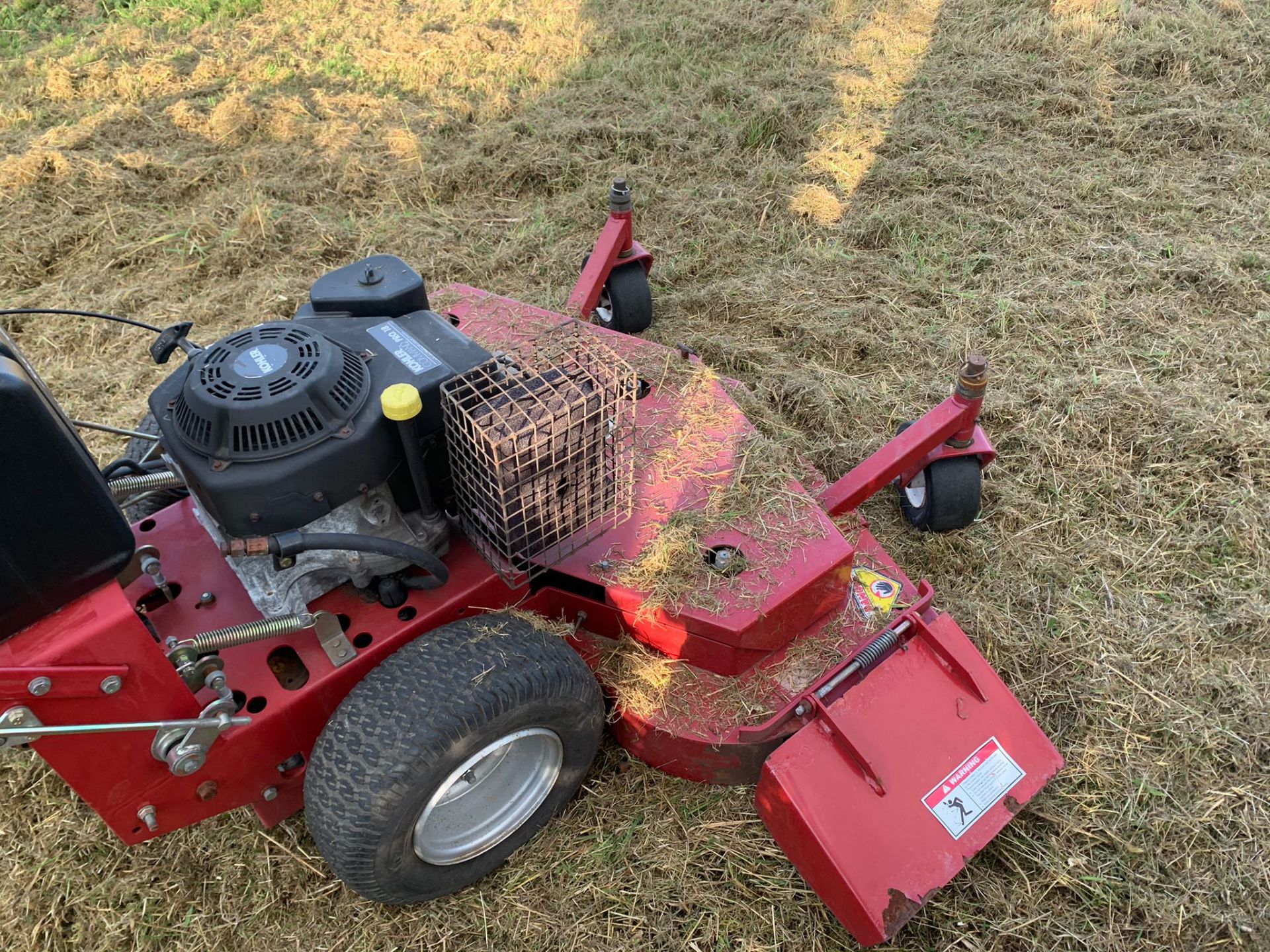 RED HYDROSTATIC 48" WALK BEHIND SELF PROPELLED PETROL MOWER, RUNS DRIVES AND CUTS WELL *PLUS VAT* - Image 9 of 18