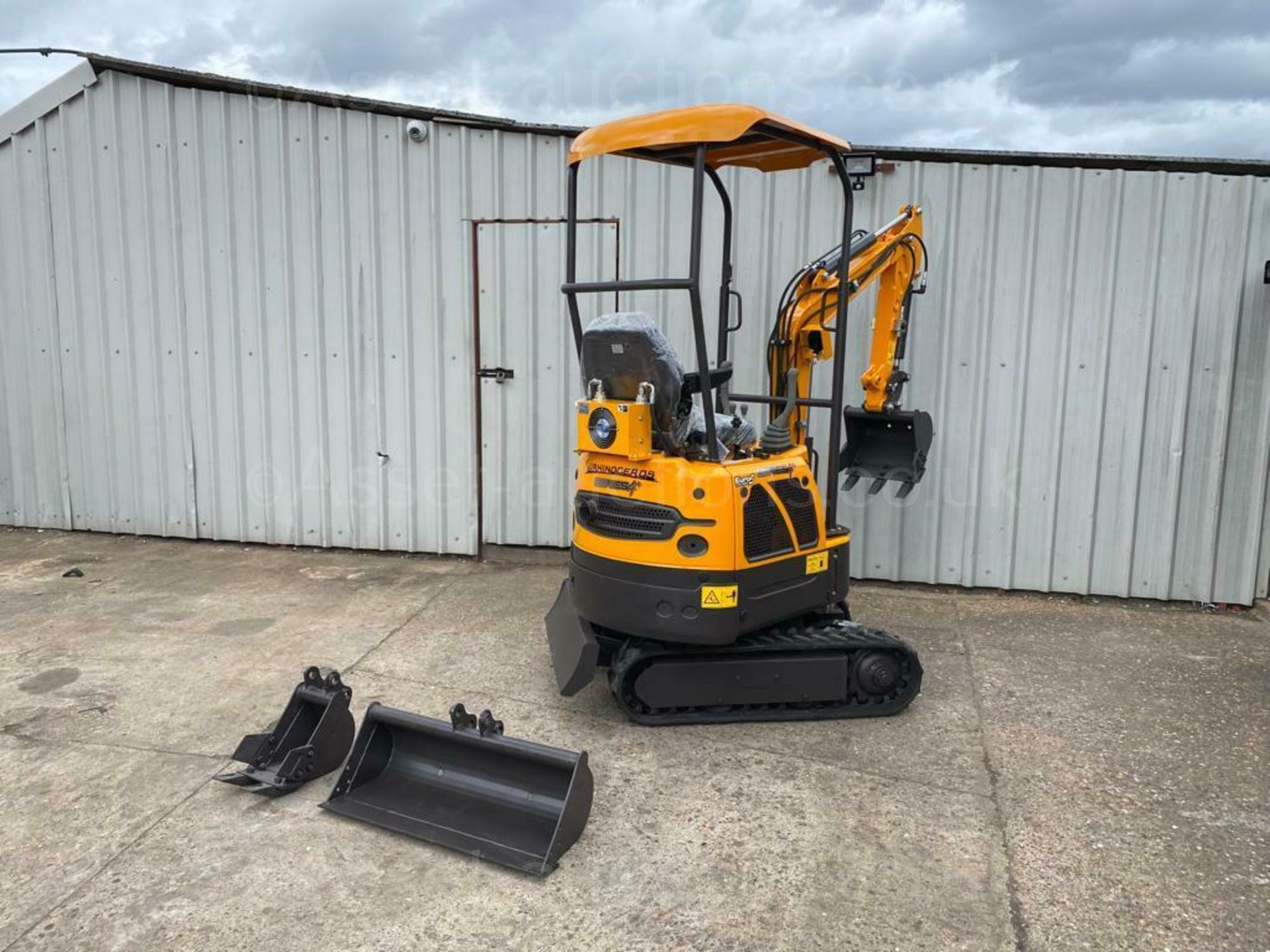 MINI EXCAVATOR RHINOCEROS XN08 SERIES 4+, BRAND NEW, YEAR 2021, LATEST MODEL, CE MARKED, 3 BUCKETS - Image 4 of 8