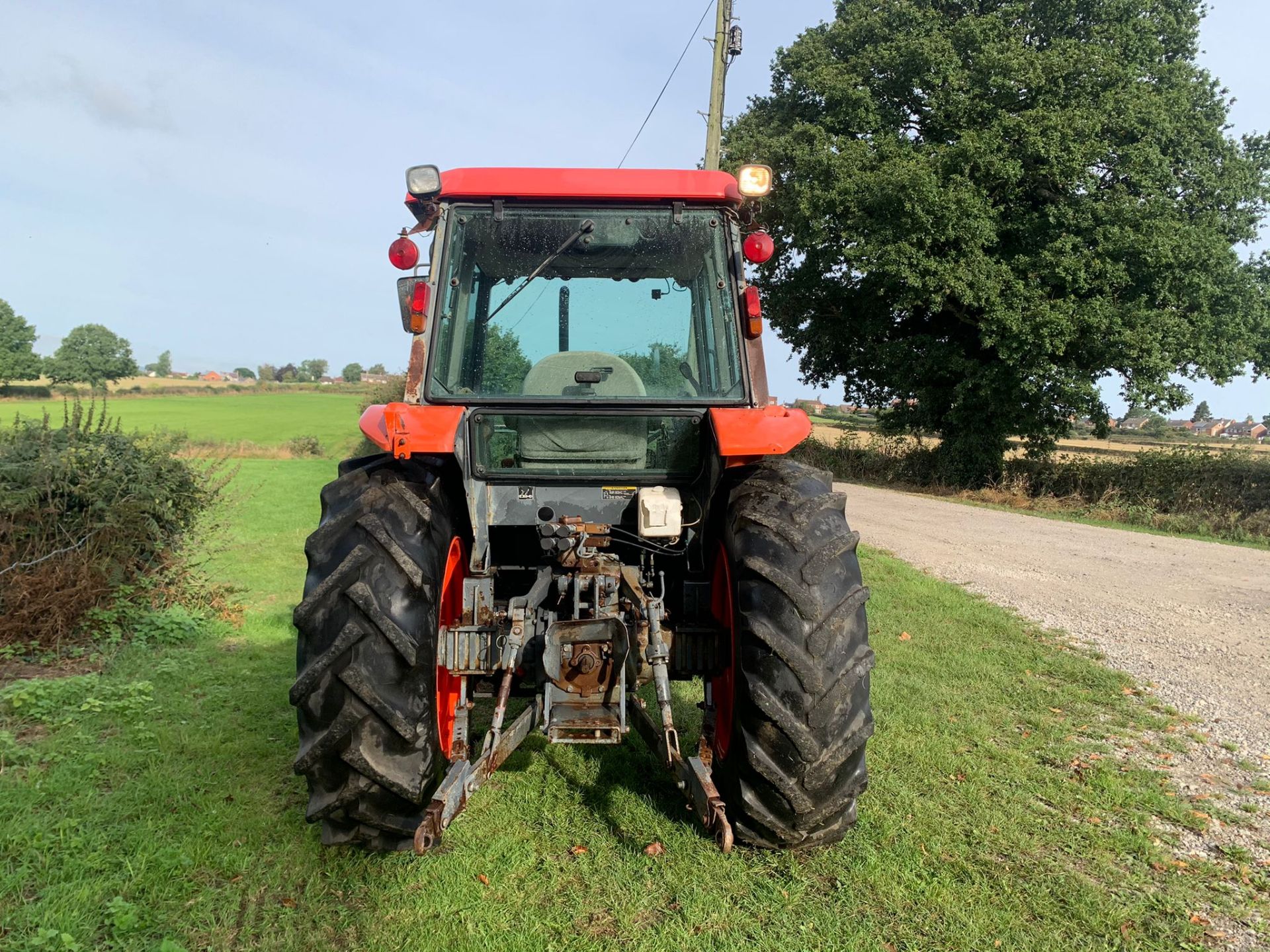 KUBOTA M6800 TRACTOR, RUNS DRIVES AND WORKS WELL, SHOWING A LOW 3414 HOURS *PLUS VAT* - Image 13 of 38