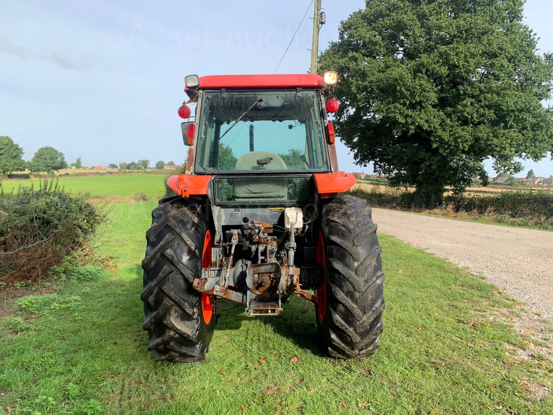 KUBOTA M6800 TRACTOR, RUNS DRIVES AND WORKS WELL, SHOWING A LOW 3414 HOURS *PLUS VAT* - Image 12 of 38