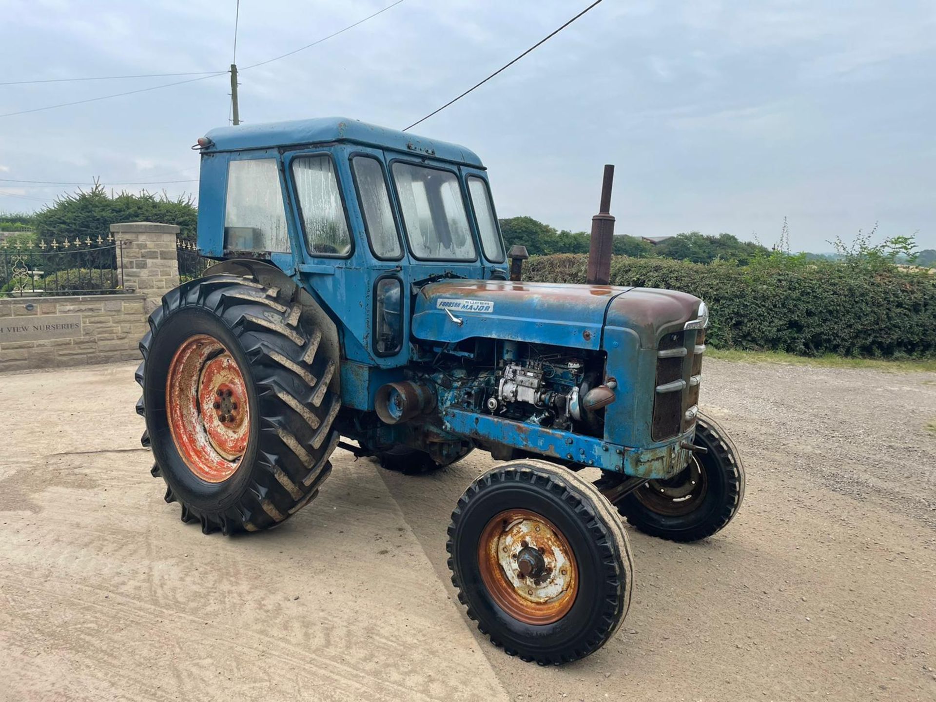 FORDSON SUPER MAJOR VINTAGE TRACTOR, RUNS AND DRIVES, SHOWING 694 HOURS *PLUS VAT*