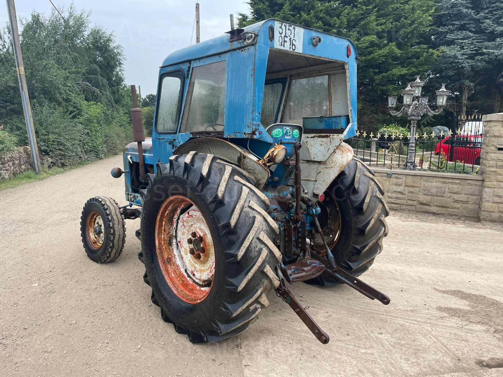 FORDSON SUPER MAJOR VINTAGE TRACTOR, RUNS AND DRIVES, SHOWING 694 HOURS *PLUS VAT* - Image 8 of 26