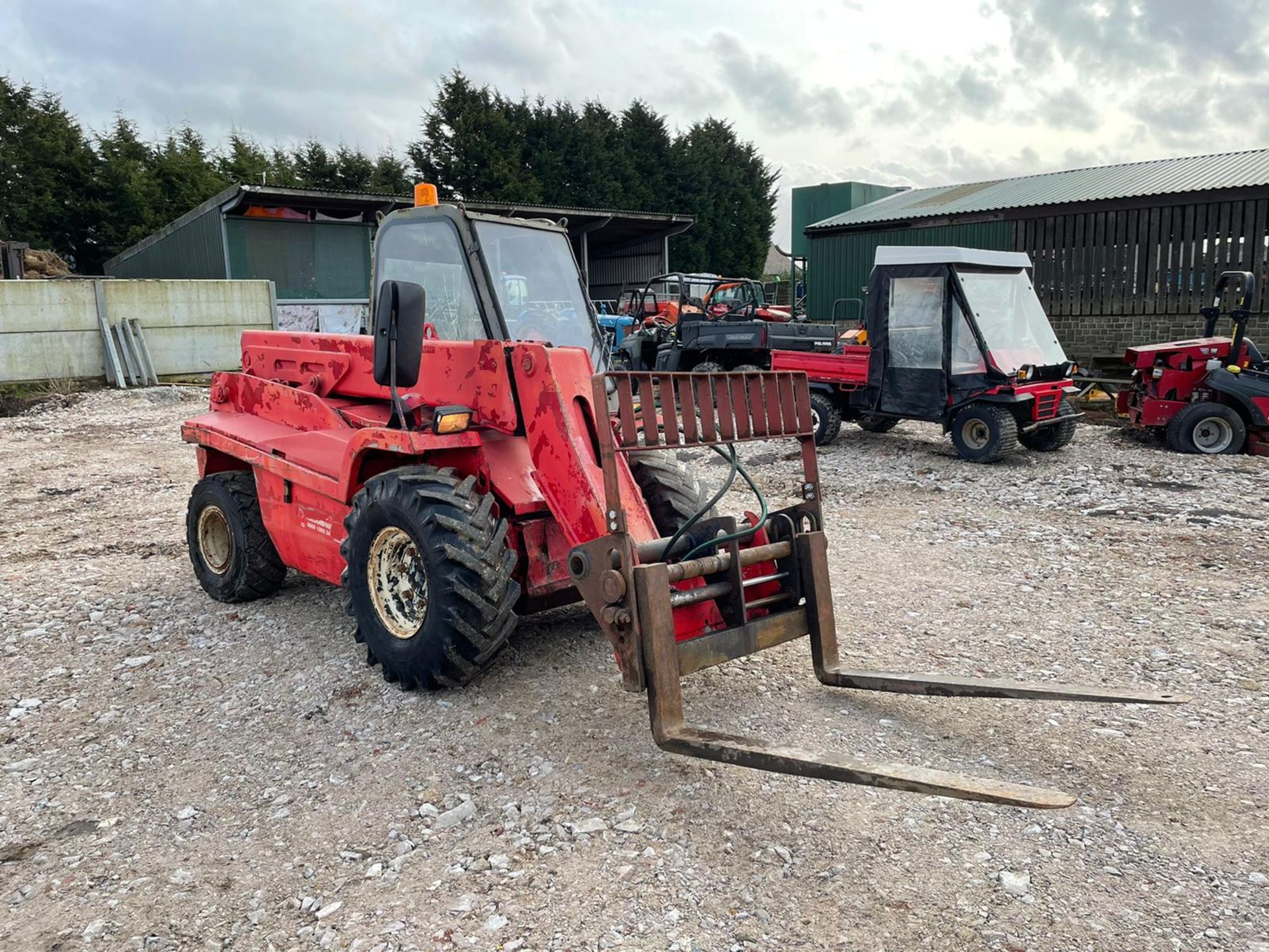 MANITOU MLT420 BUGGISCOPIC TELEHANDLER, RUNS DRIVES AND LIFTS, PIPED FOR FRONT ATTACHMENT *PLUS VAT* - Image 2 of 8