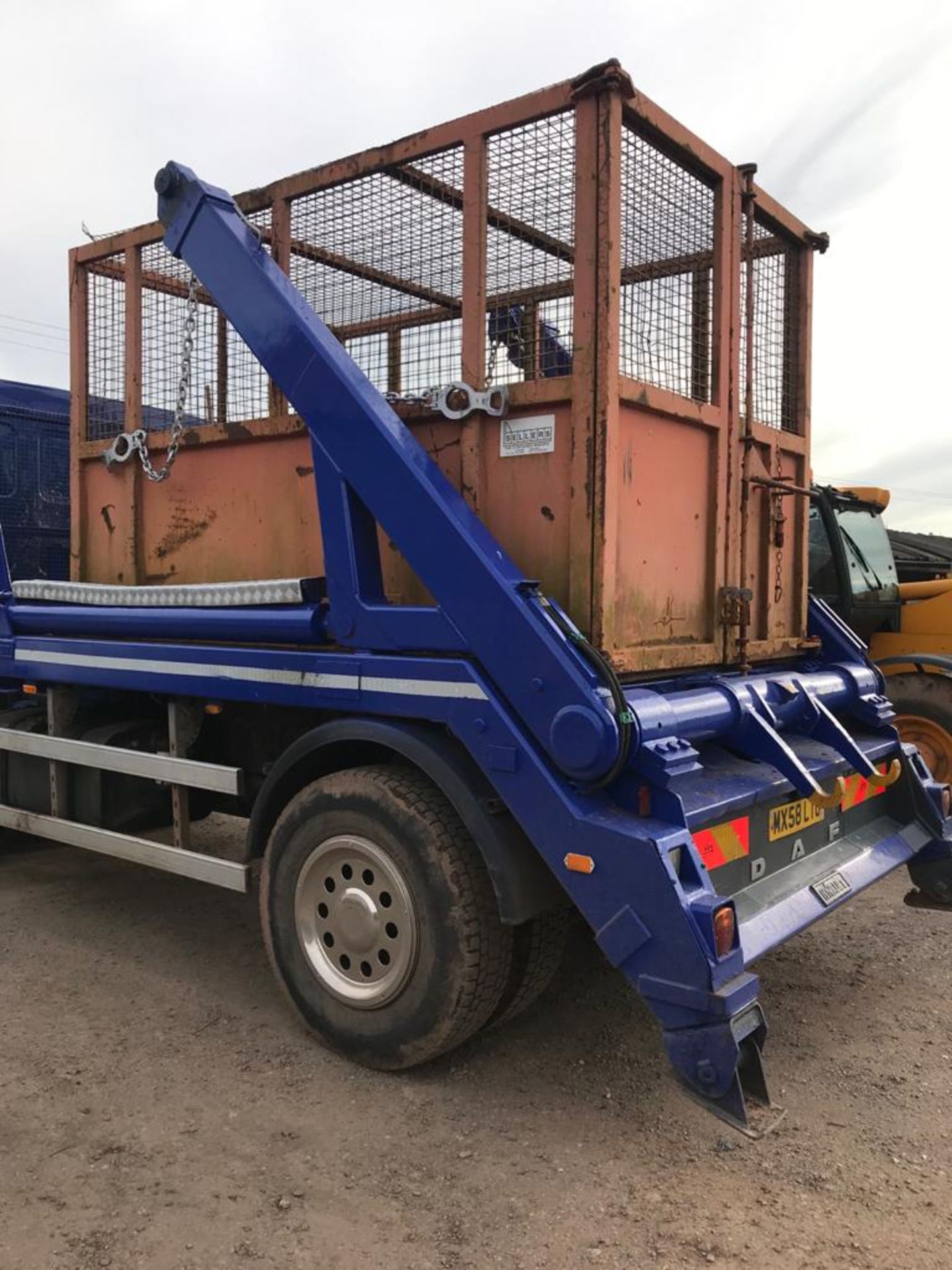 ENCLOSED 14 YARD CHAIN LIFT SKIP VGC, 4 YEARS OLD, £2500 WHEN BOUGHT NEW *NO VAT* - Image 3 of 5