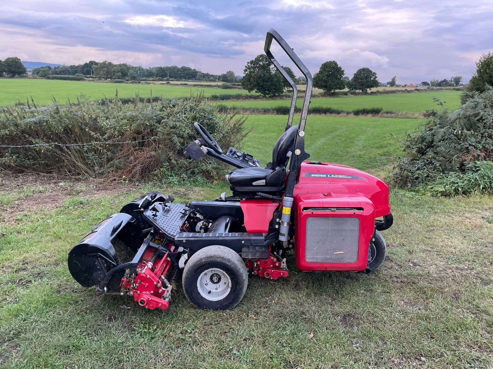 2014 BARONESS LM315GC 3WD CYLINDER MOWER WITH GRASS BOXES, RUNS DRIVES CUTS AND COLLECTS WELL - Image 7 of 16