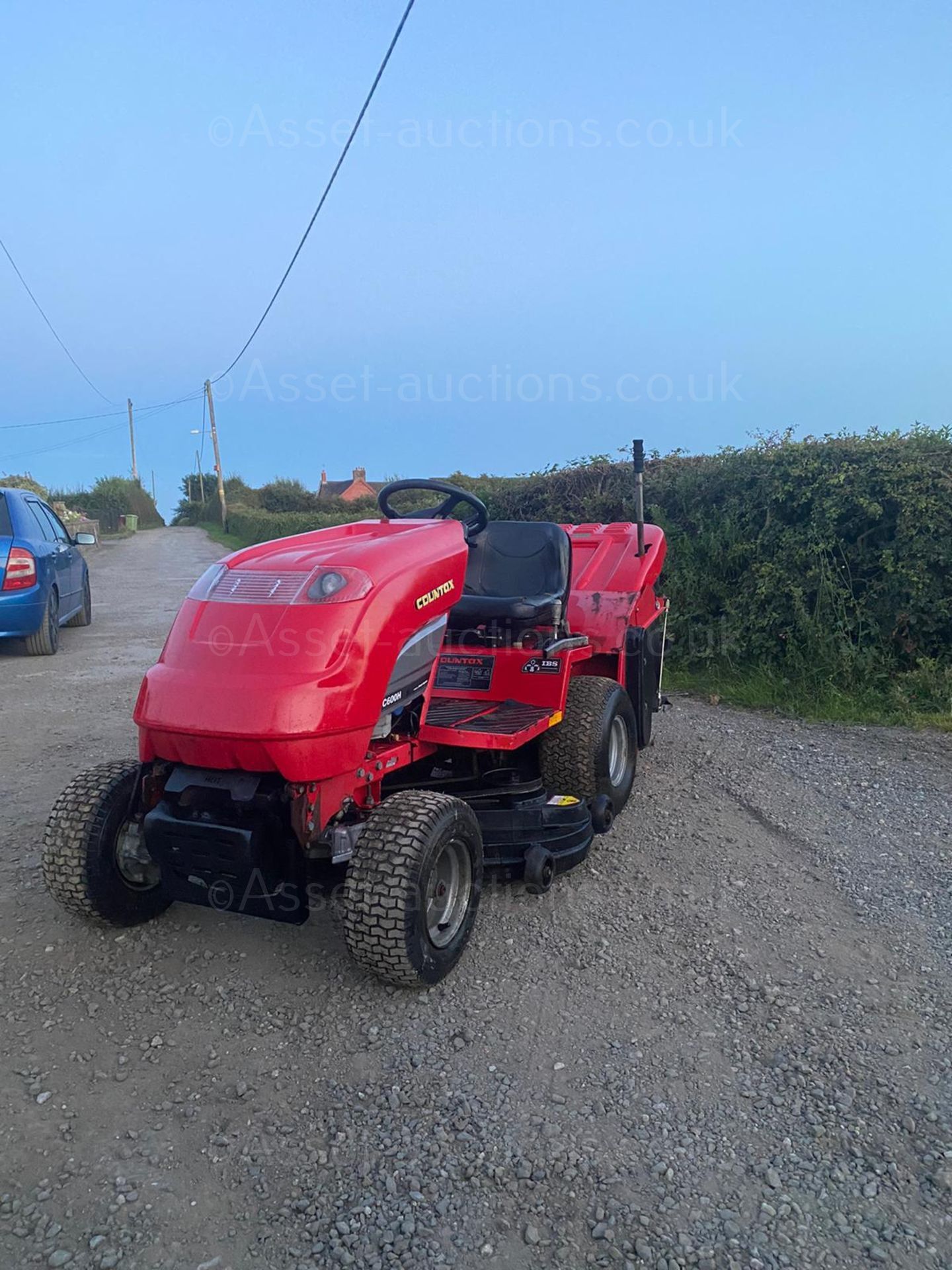 COUNTAX C600H RIDE ON LAWN MOWER, 4 WHEEL DRIVE, CUTS AND COLLECTS *NO VAT* - Image 4 of 7