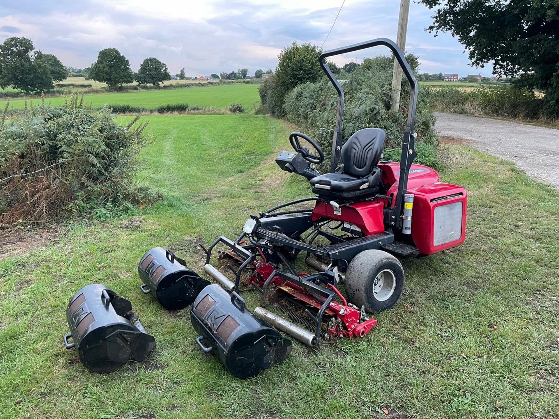 2014 BARONESS LM315GC 3WD CYLINDER MOWER WITH GRASS BOXES, RUNS DRIVES CUTS AND COLLECTS WELL - Image 4 of 16