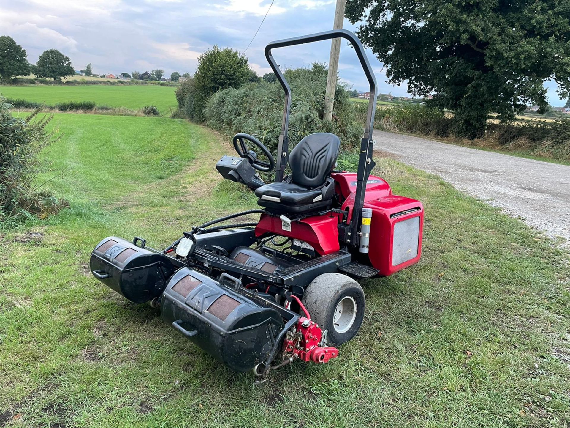 2014 BARONESS LM315GC 3WD CYLINDER MOWER WITH GRASS BOXES, RUNS DRIVES CUTS AND COLLECTS WELL - Image 2 of 16