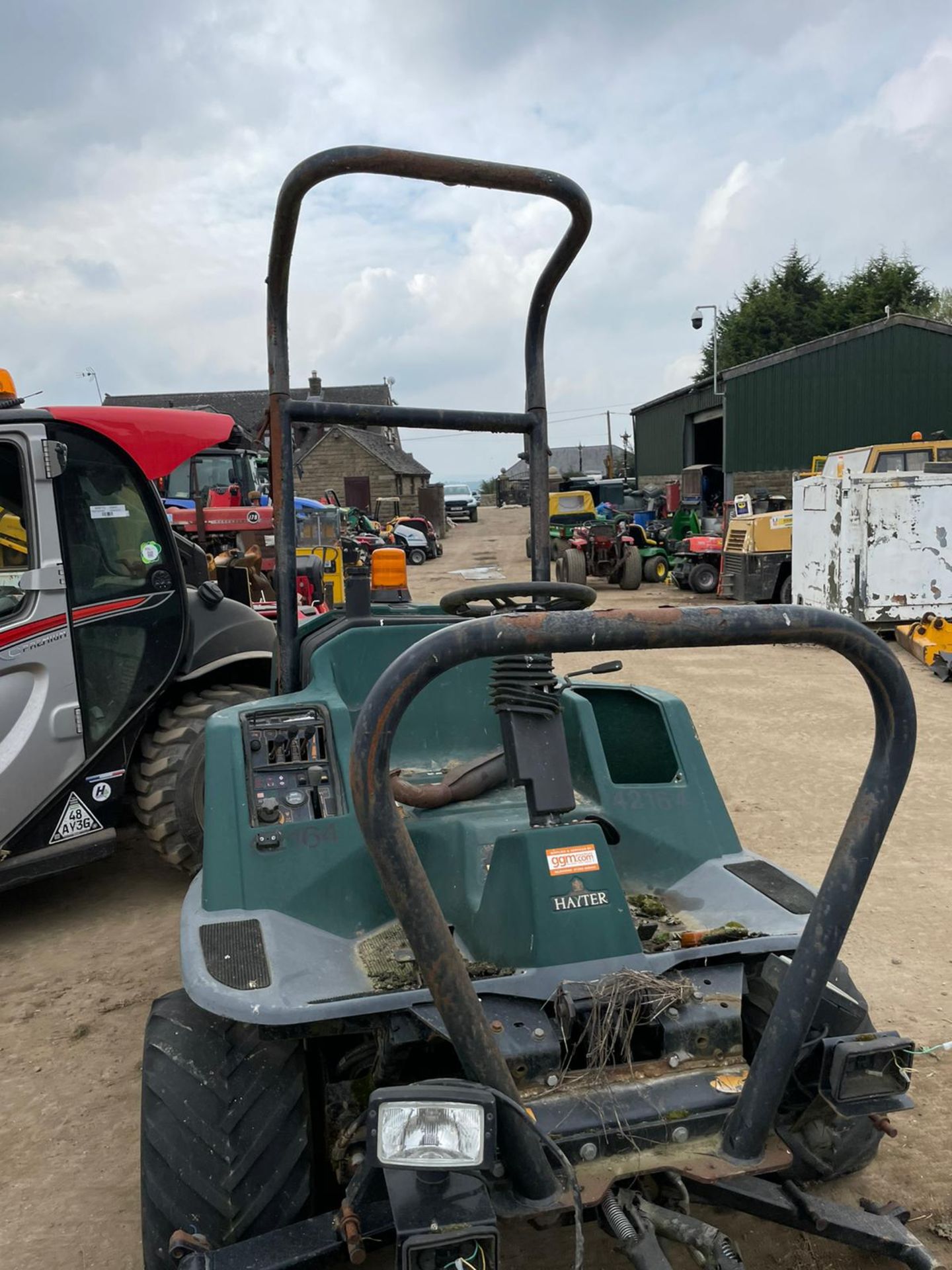 HAYTER LT324 4 WHEEL DRIVE RIDE ON MOWER, NO ENGINE, LOTS OF PARTS, GOOD PUMPS *PLUS VAT* - Image 3 of 4