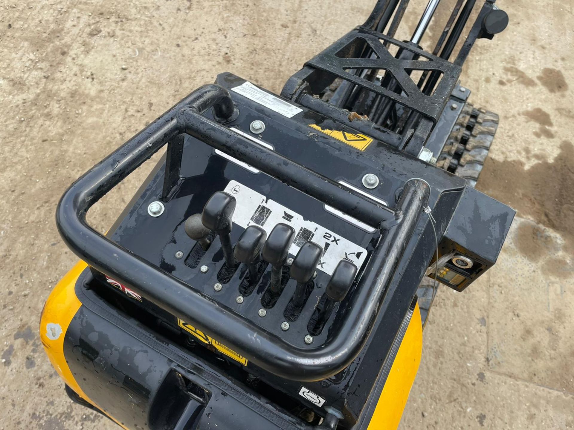 2018 JCB HTD-5 MINI TRACKED DUMPER, RUNS DRIVES AND DUMPS, HIGH TIP DUMP, 2 SPEED TRACKING *PLUS VAT - Image 7 of 7