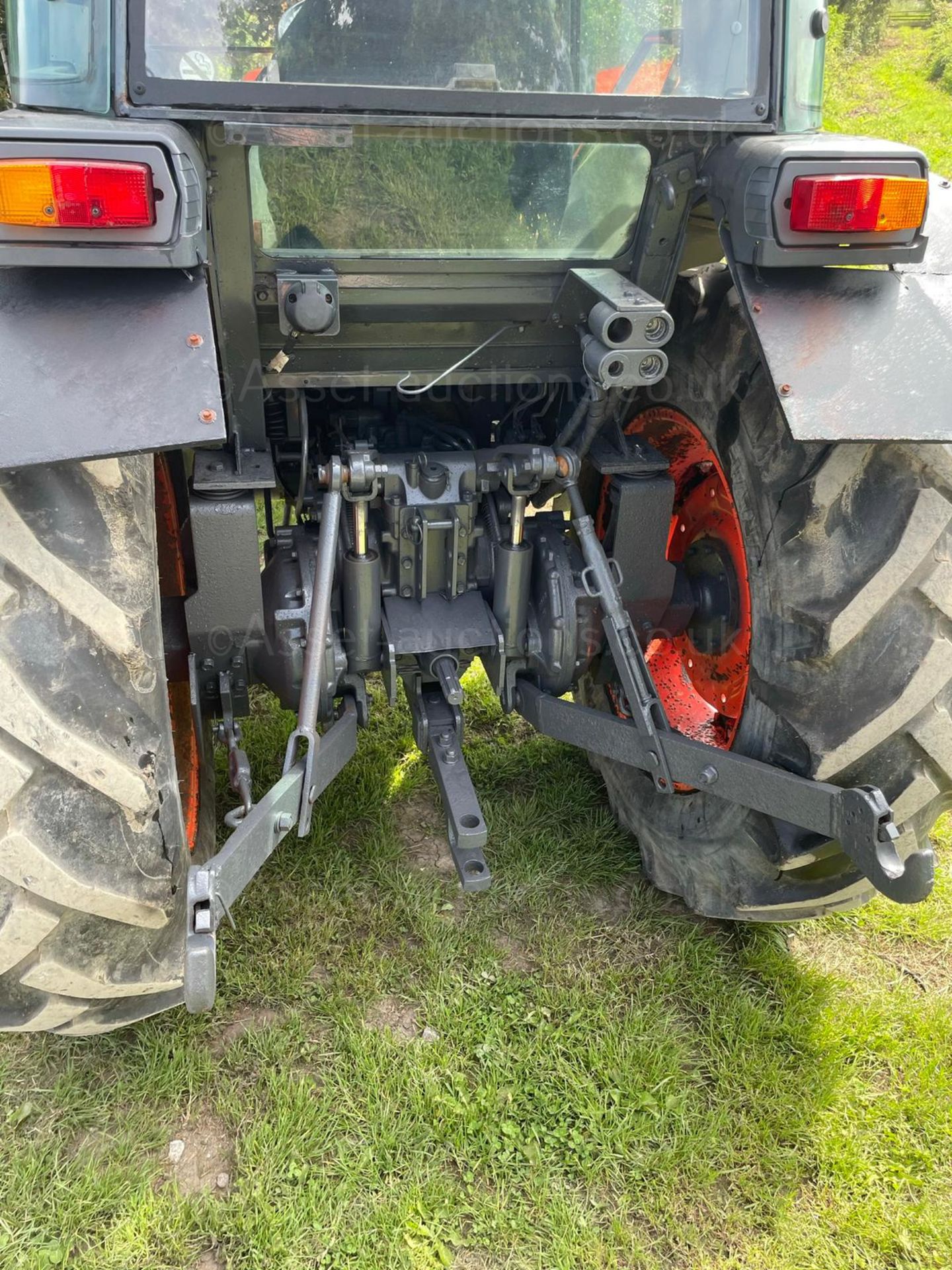 2014 KUBOTA L5740 59hp 4WD TRACTOR, RUNS DRIVES AND WORKS, FULLY CABBED, HYDROSTATIC *PLUS VAT* - Image 8 of 9