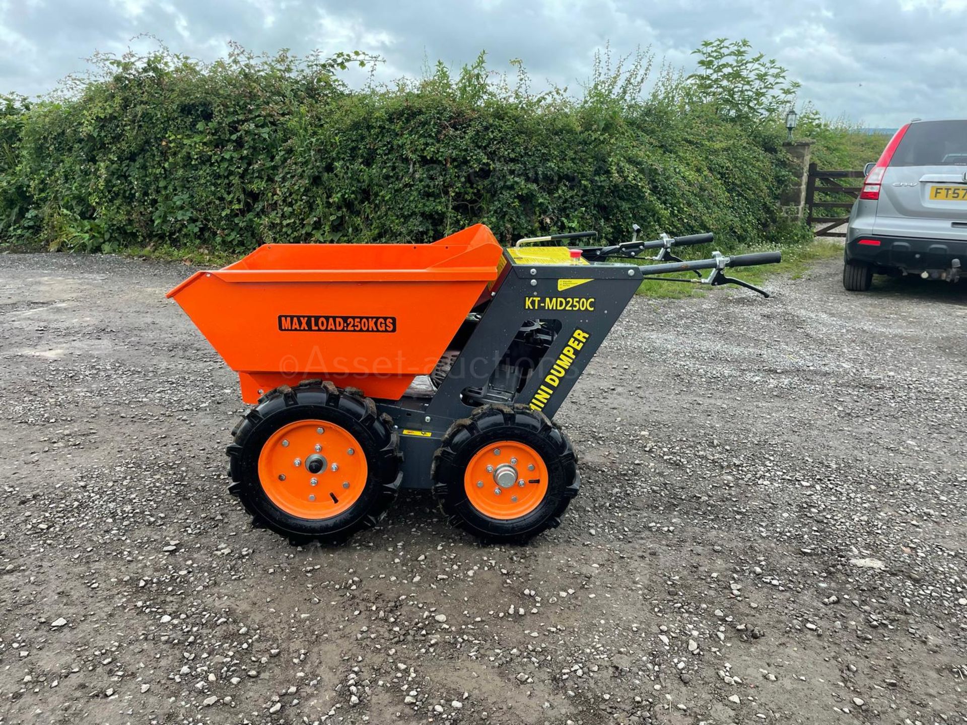 NEW AND UNUSED 4WD 250kg SELF PROPELLED MINI WALK BEHIND DUMPER, MANUALS INCLUDED *PLUS VAT*