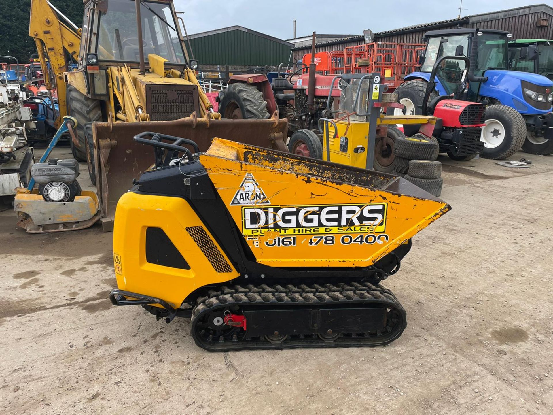 2018 JCB HTD-5 MINI TRACKED DUMPER, RUNS DRIVES AND DUMPS, HIGH TIP DUMP, 2 SPEED TRACKING *PLUS VAT - Image 2 of 7