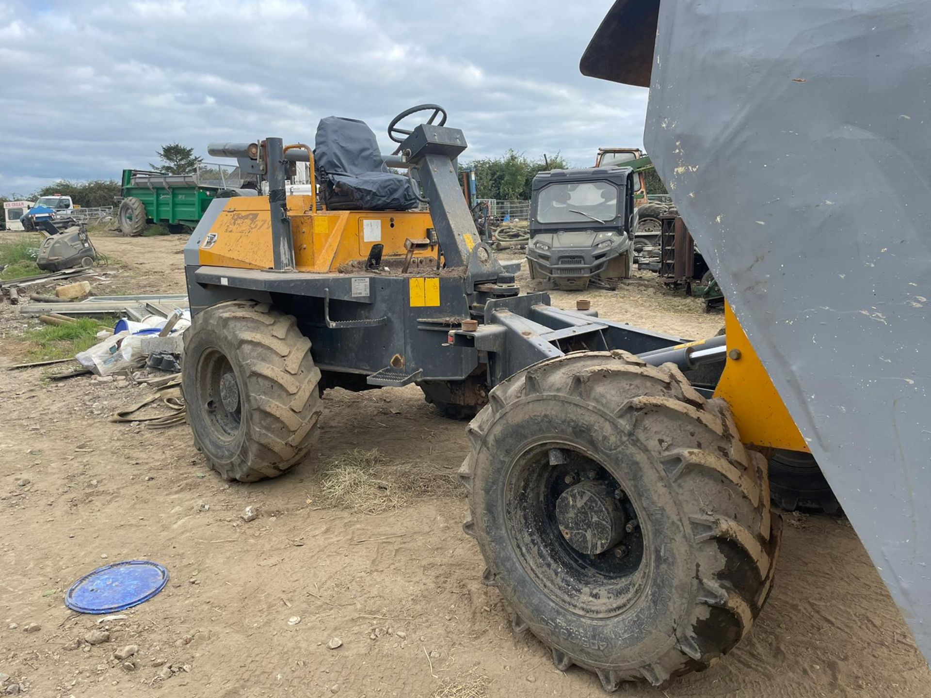 2011 TEREX TA6 6 TON ARTICULATED DUMPER, RUNS DRIVES AND DUMPS, SHOWING 3406 HOURS *PLUS VAT* - Image 7 of 12