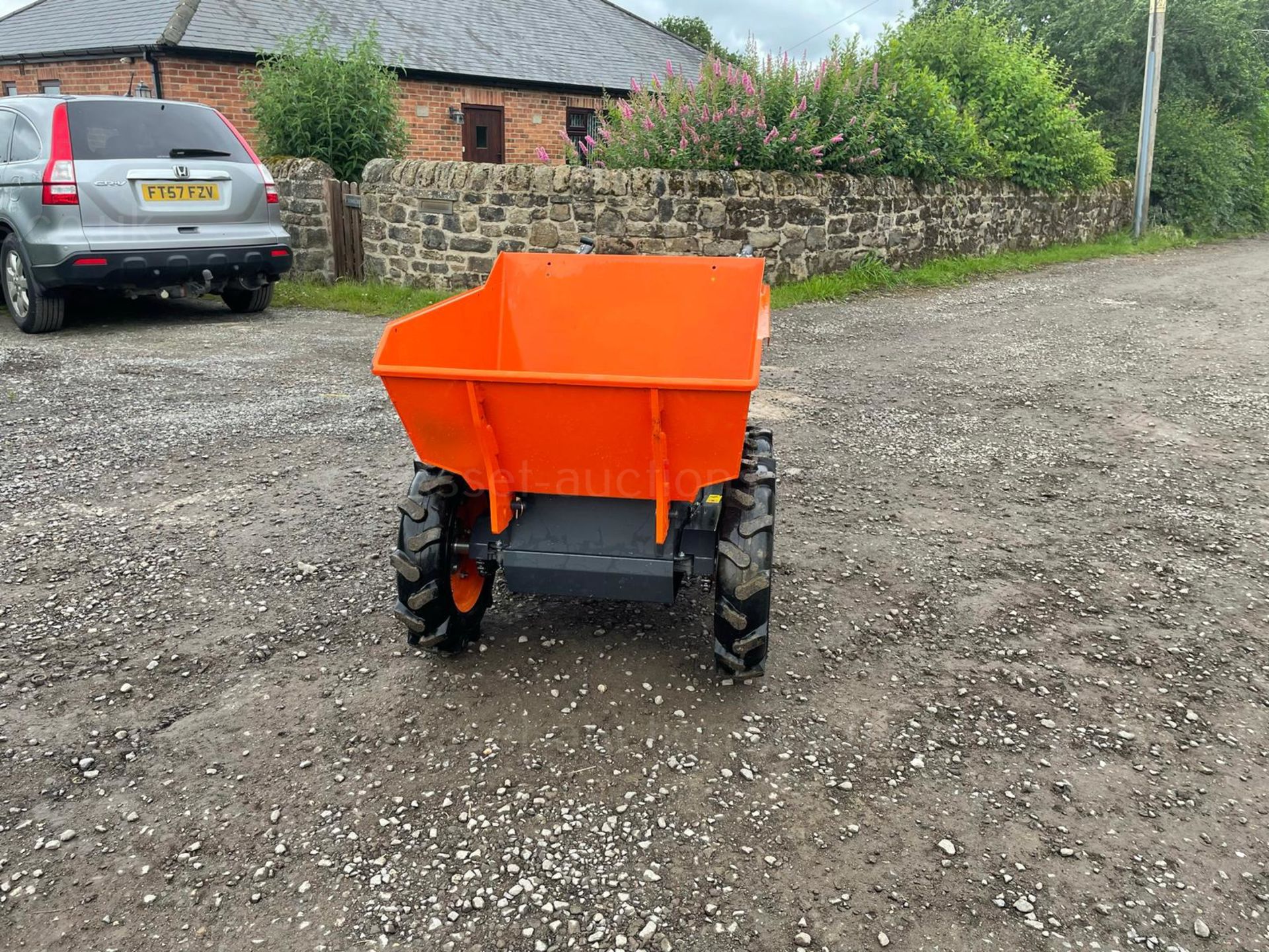 NEW AND UNUSED 4WD 250kg SELF PROPELLED MINI WALK BEHIND DUMPER, MANUALS INCLUDED *PLUS VAT* - Image 2 of 11