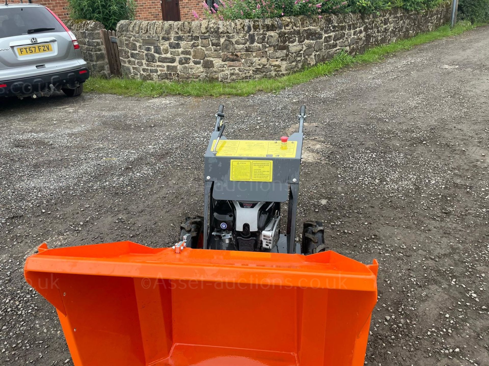 NEW AND UNUSED 4WD 250kg SELF PROPELLED MINI WALK BEHIND DUMPER, MANUALS INCLUDED *PLUS VAT* - Image 7 of 11