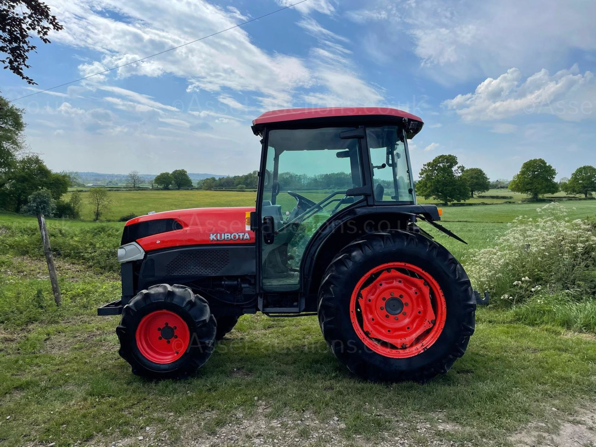 2014 KUBOTA L5740 59hp 4WD TRACTOR, RUNS DRIVES AND WORKS, FULLY CABBED, HYDROSTATIC *PLUS VAT* - Image 3 of 9