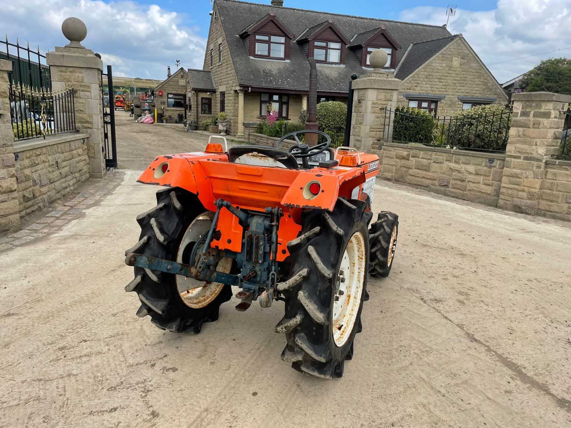 KUBOTA L2202DT COMPACT TRACTOR, RUNS AND DRIVES, 22hp, SHOWING 2135 HOURS *PLUS VAT* - Image 5 of 7