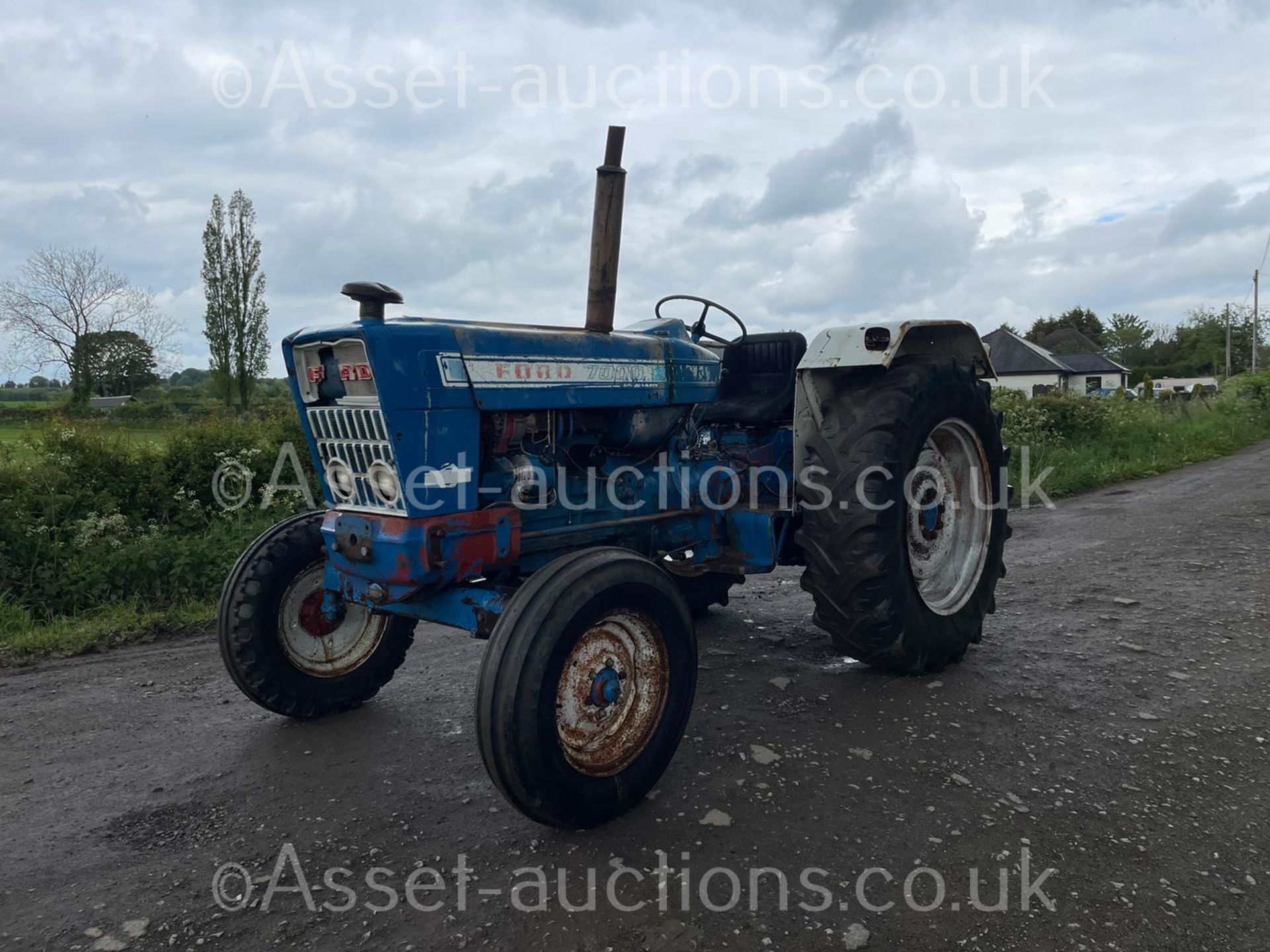 FORD 7000 TRACTOR, RUNS AND DRIVES, ALL GEARS WORK, VINTAGE TRACTOR - HARD TO FIND *PLUS VAT* - Image 3 of 20
