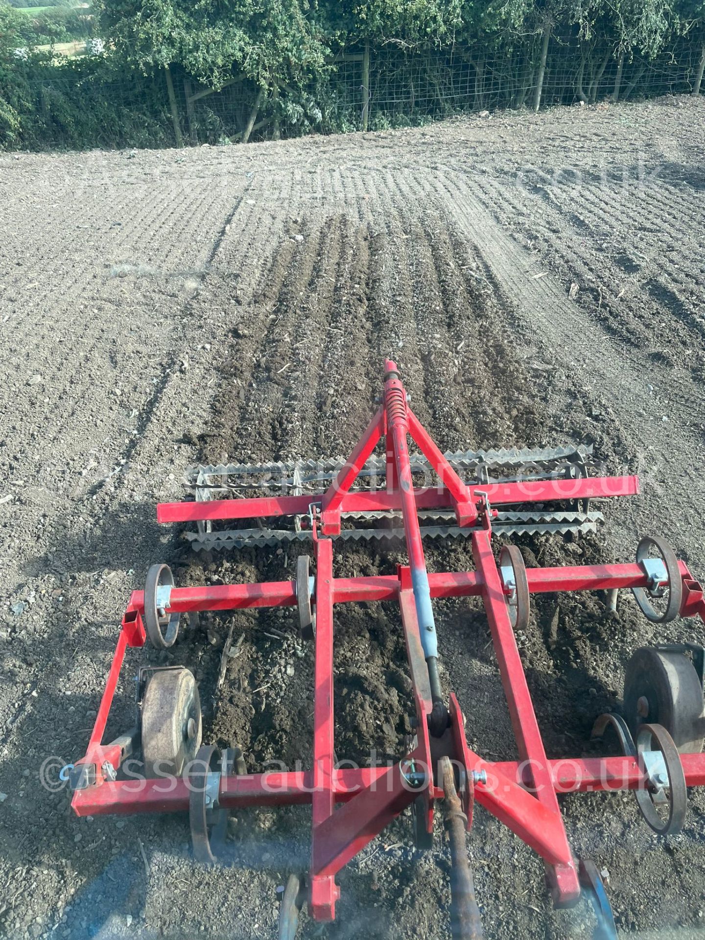 FORD 2120 TRACTOR WITH CULTIVATOR, 4 WHEEL DRIVE, STILL IN USE, RUNS AND WORKS *NO VAT* - Image 5 of 12