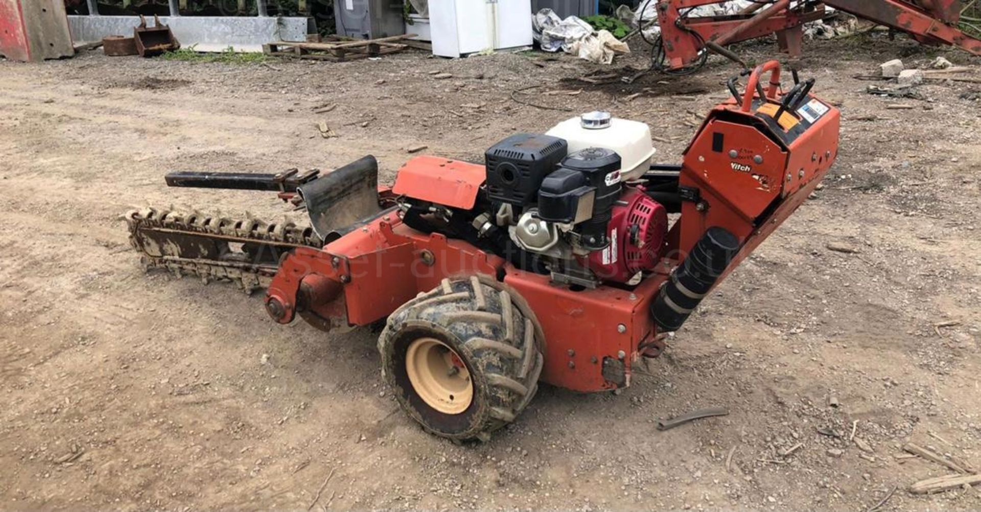 DITCH WITCH RT10 WALK BEHIND TRENCHER, RUNS DRIVES AND DIGS, SHOWING A LOW 130 HOURS *PLUS VAT* - Image 4 of 8