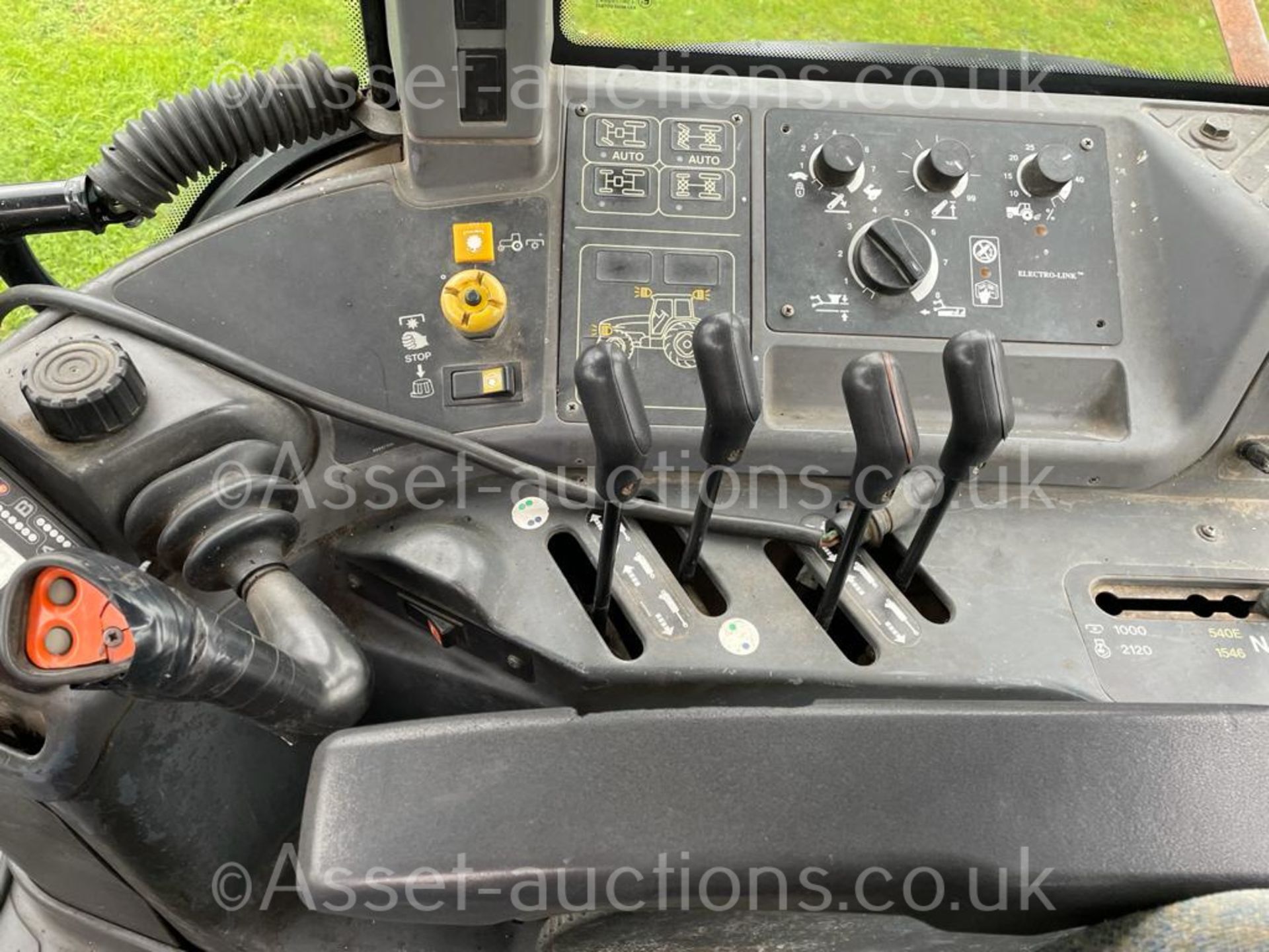 1997 NEW HOLLAND 8360 TRACTOR, APPROX 12000 HOURS, ENGINE GEARBOX AND HYDRAULICS WORKING PERFECTLY - Image 11 of 16