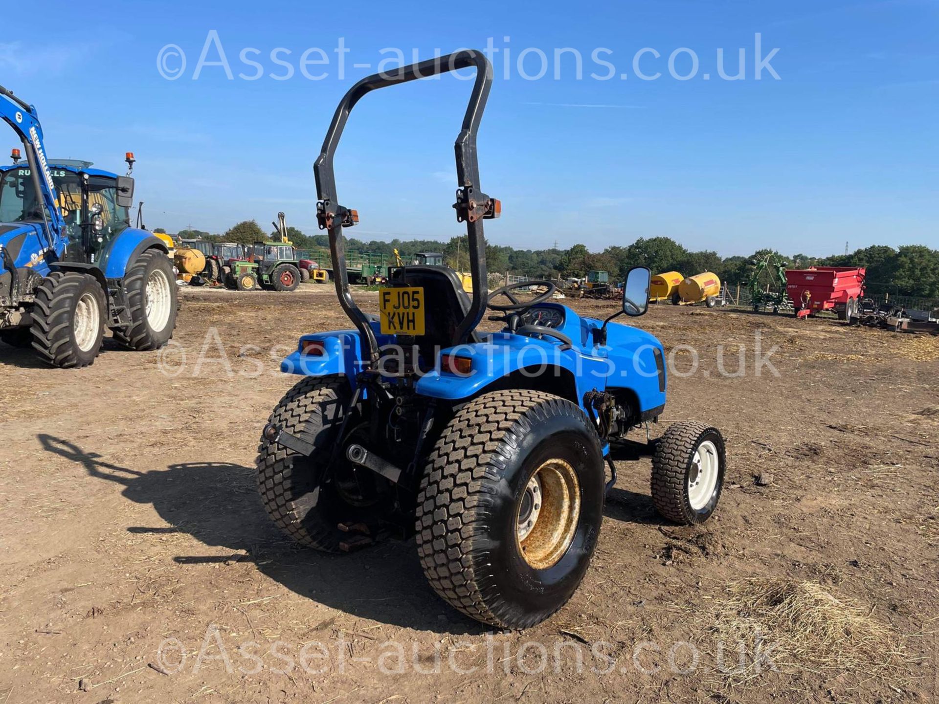 2005 NEW HOLLAND TC27DA 27hp 4WD COMPACT TRACTOR, RUNS DRIVES AND WORKS WELL, ROAD REGISTERED - Image 13 of 26