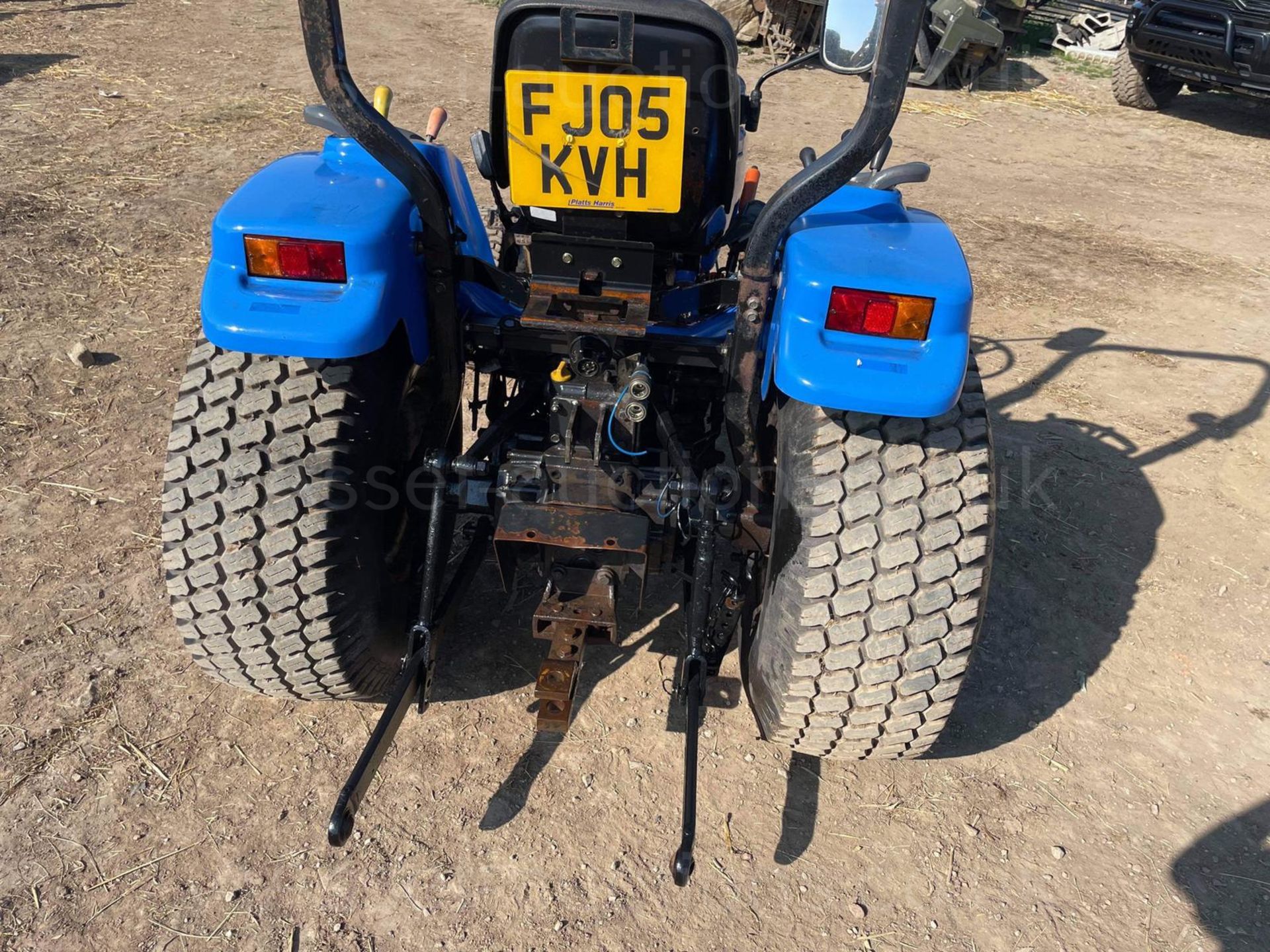 2005 NEW HOLLAND TC27DA 27hp 4WD COMPACT TRACTOR, RUNS DRIVES AND WORKS WELL, ROAD REGISTERED - Image 12 of 26