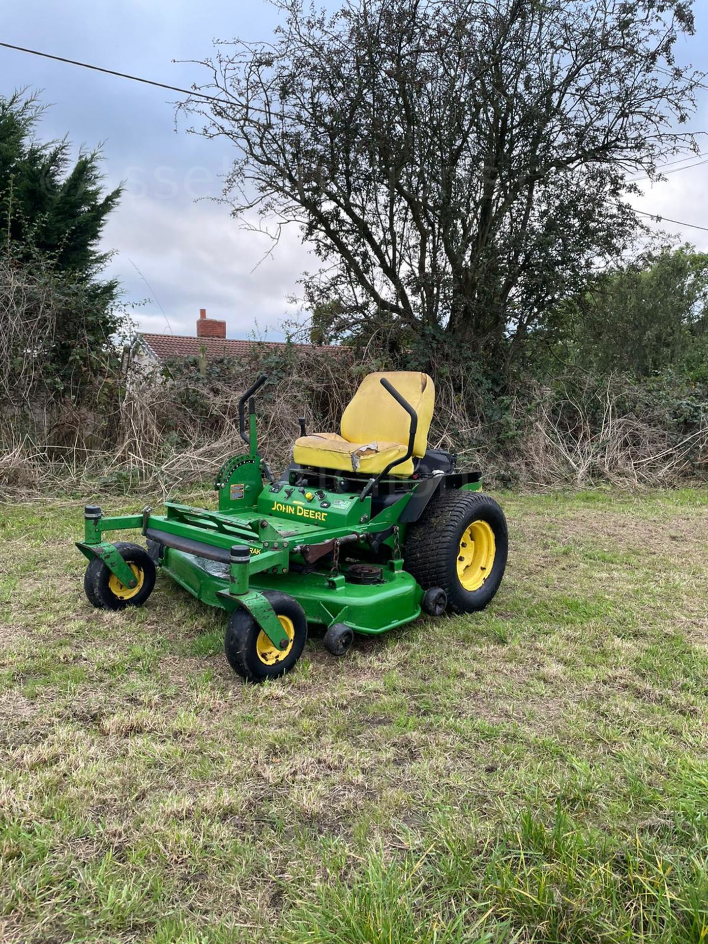 JOHN DEERE 717 Z-TRAK ZERO TURN RIDE ON LAWN MOWER, RUNS DRIVES AND CUTS, SHOWING A LOW 336 HOURS - Image 8 of 18