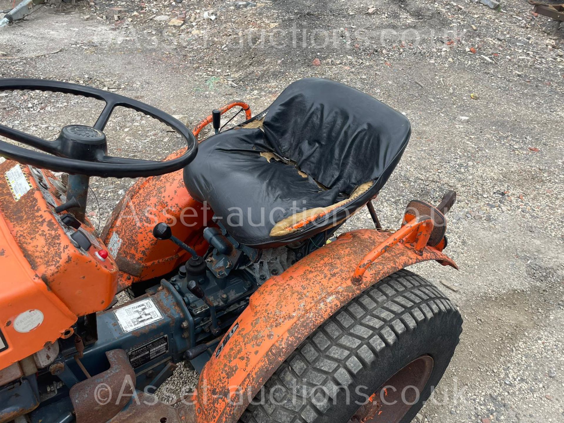 KUBOTA B5100 COMPACT TRACTOR WITH UNDERSLUNG MOWER, RUNS, DRIVES AND WORKS *PLUS VAT* - Image 13 of 24