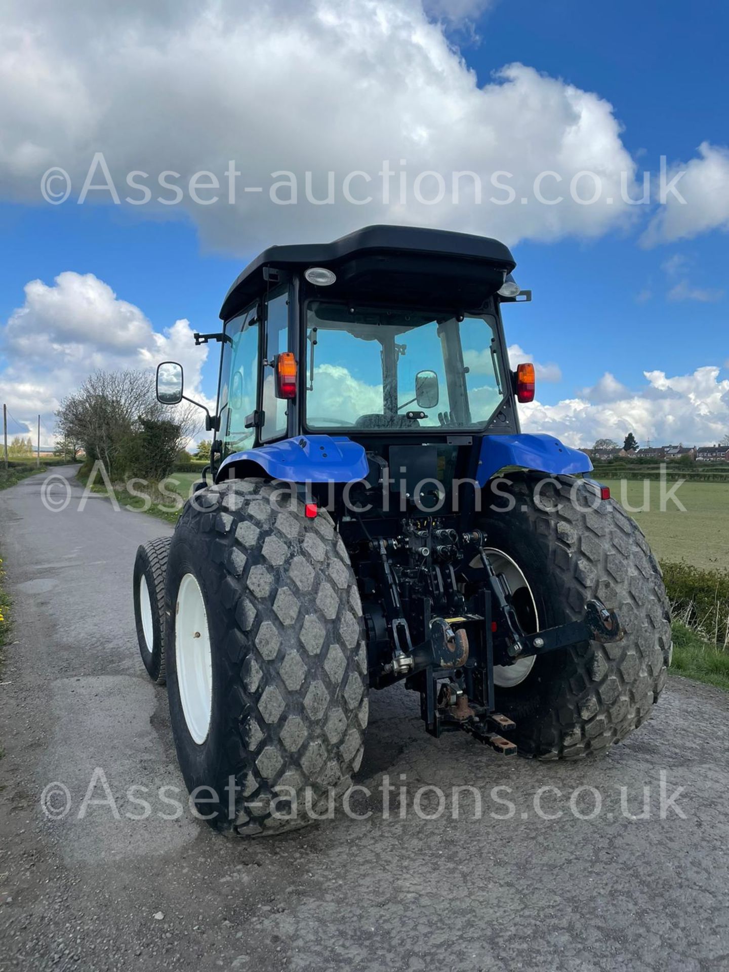 2014 ISEKI TJA8080 4 WHEEL DRIVE TRACTOR, 953 GENUINE HOURS, GRASS TYRES, SONY RADIO *PLUS VAT* - Image 9 of 20