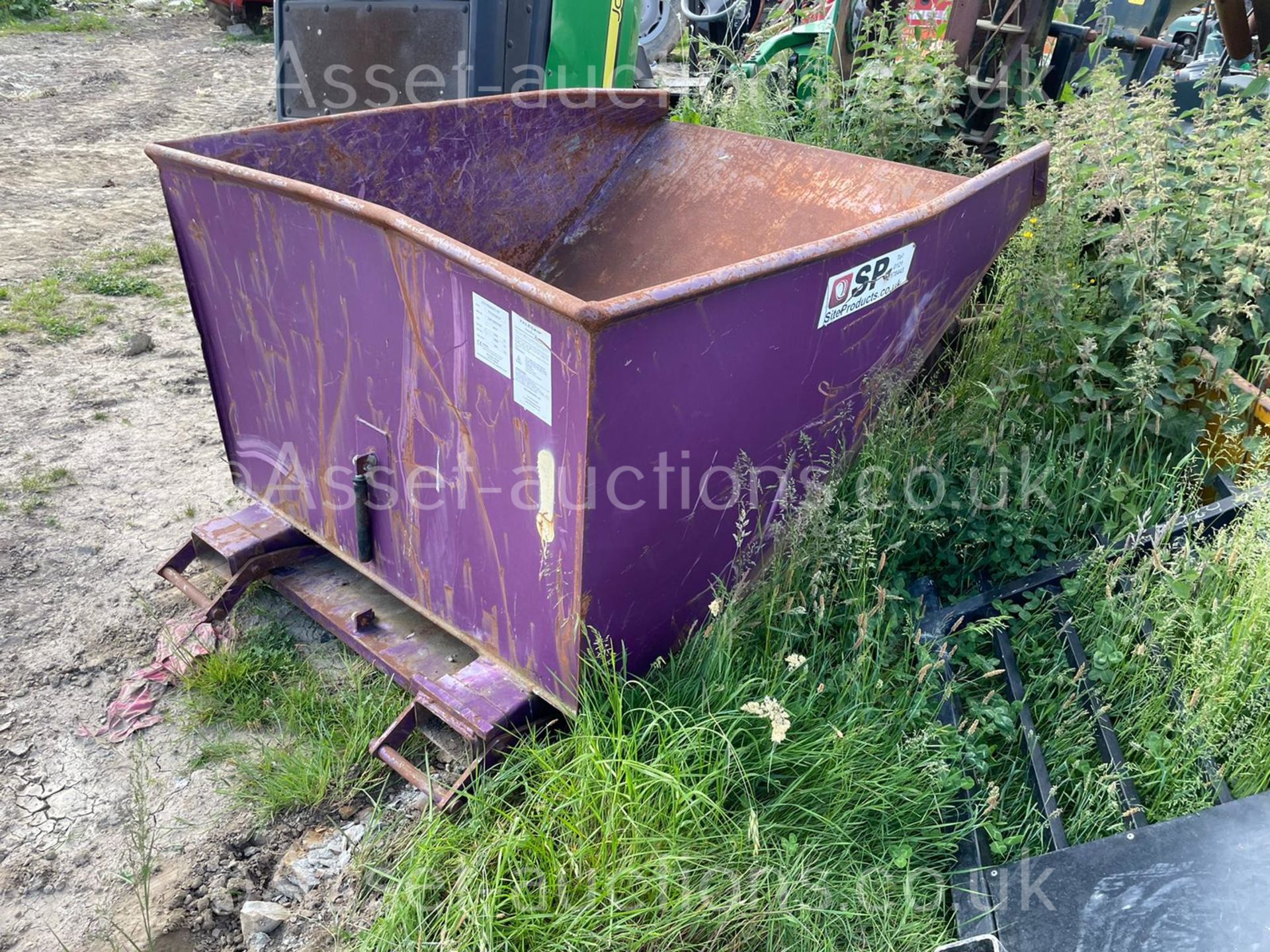 2018 PURPLE TIPPING SKIP, 2000kg RATED CAPACITY, SUITABLE FOR PALLET FORKS *PLUS VAT*