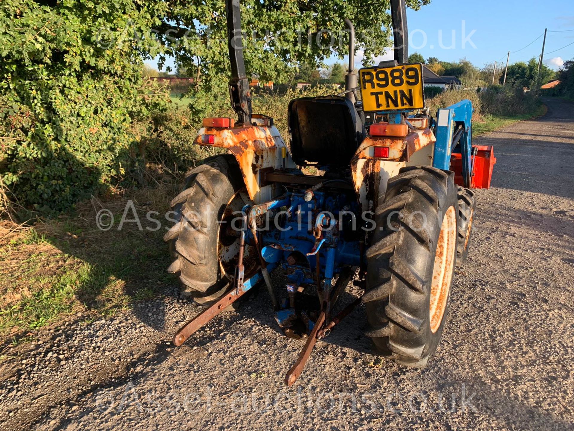 FORD 1720 28hp 4WD COMPACT TRACTOR WITH LEWIS 35Q FRONT LOADER AND BUCKET, RUNS DRIVES LIFTS WELL - Image 15 of 24