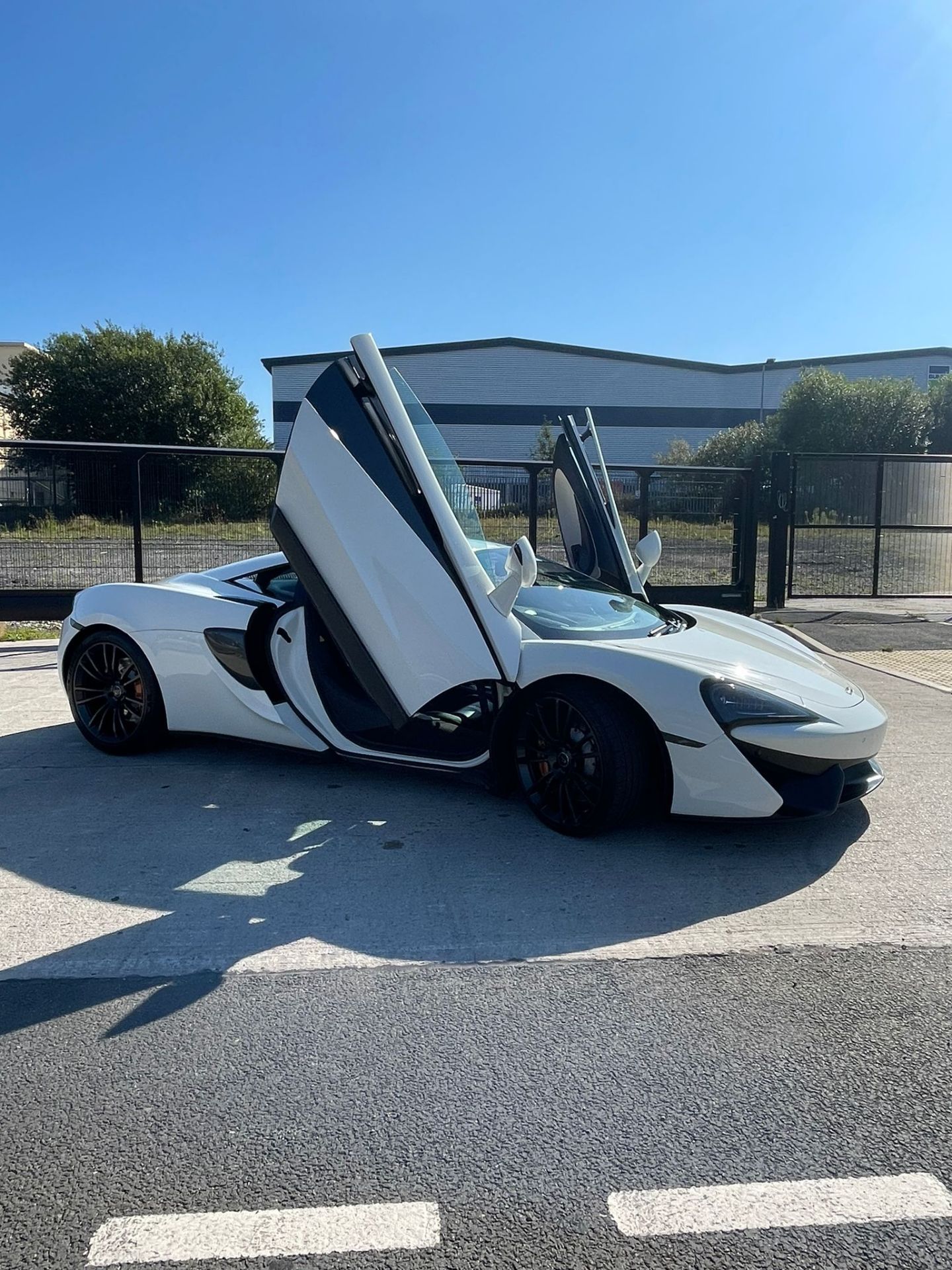 2016 MCLAREN 540C COUPE AUTO WHITE COUPE, 3.8 PETROL ENGINE, SHOWING 30K MILES *NO VAT* - Image 4 of 12