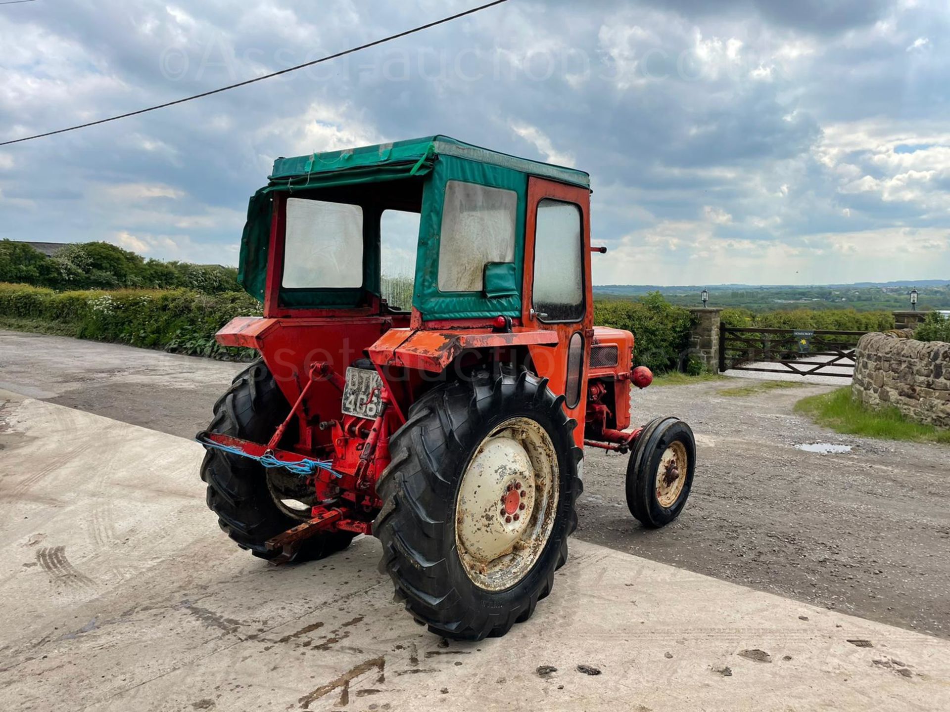 McCORMICK B-274 DIESEL TRACTOR, RUNS DRIVES AND WORKS, GOOD SET OF TYRES, CABBED *PLUS VAT* - Image 8 of 16