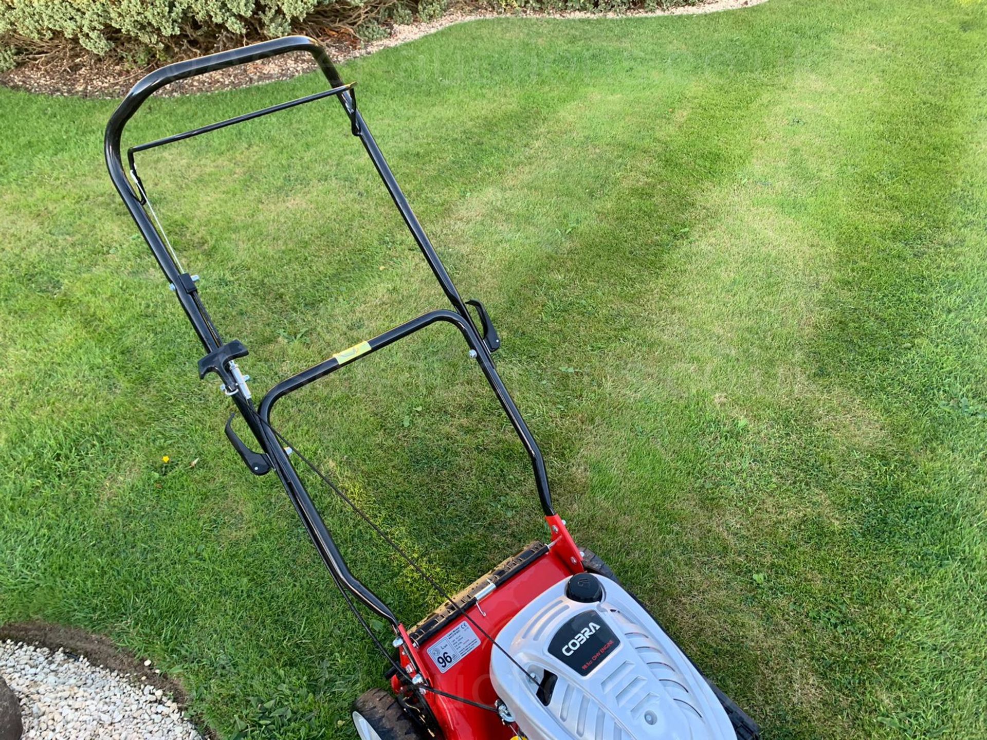 2016 COBRA M40C LAWN MOWER, RUNS AND WORKS WELL, ONLY USED A FEW TIMES, PULL START *NO VAT* - Image 12 of 18