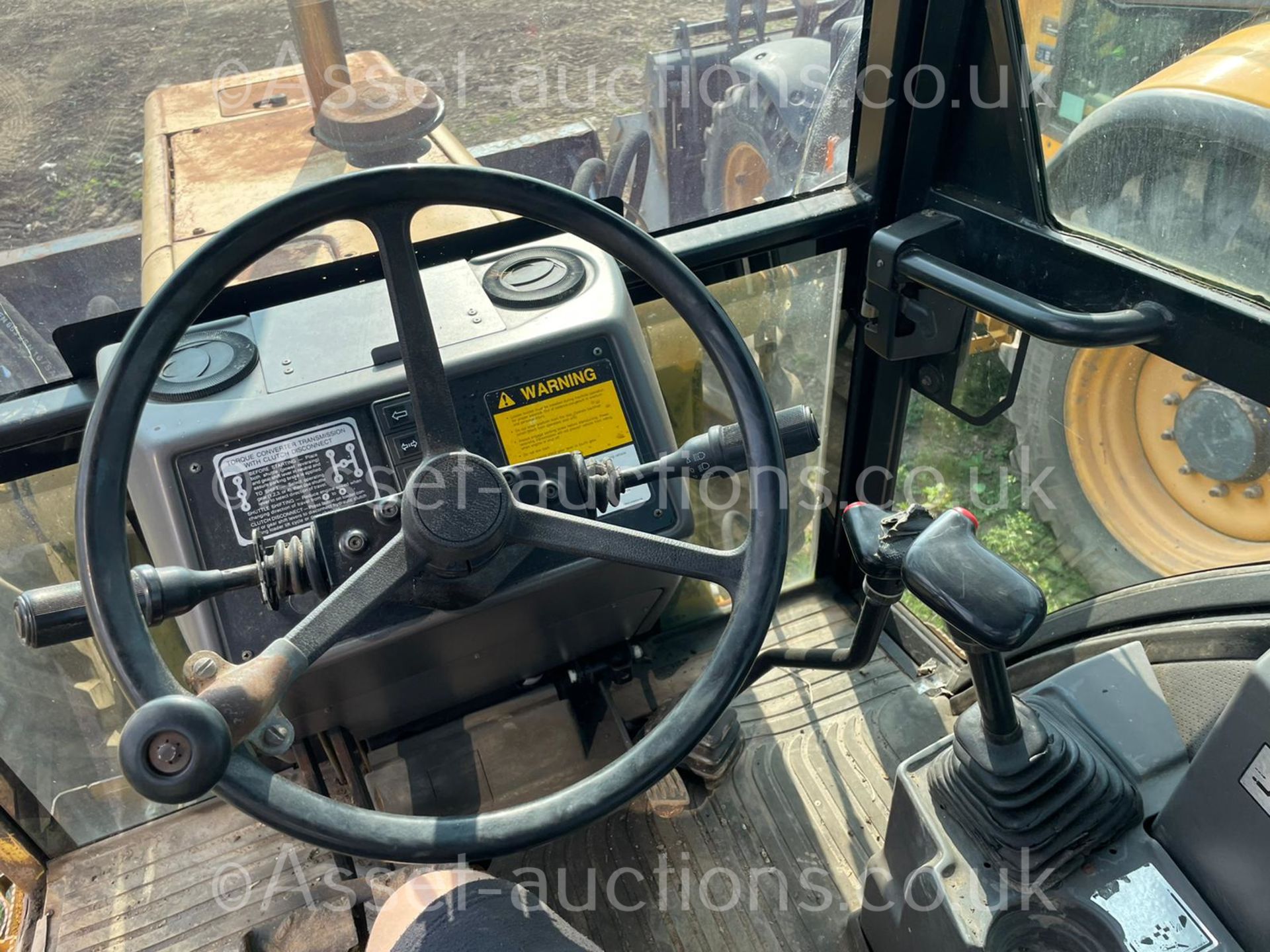 FORD 655D WHEEL DIGGER, RUNS DRIVES AND LIFTS, ROAD REGISTERED, FULLY GLASS CAB *PLUS VAT* - Image 27 of 28
