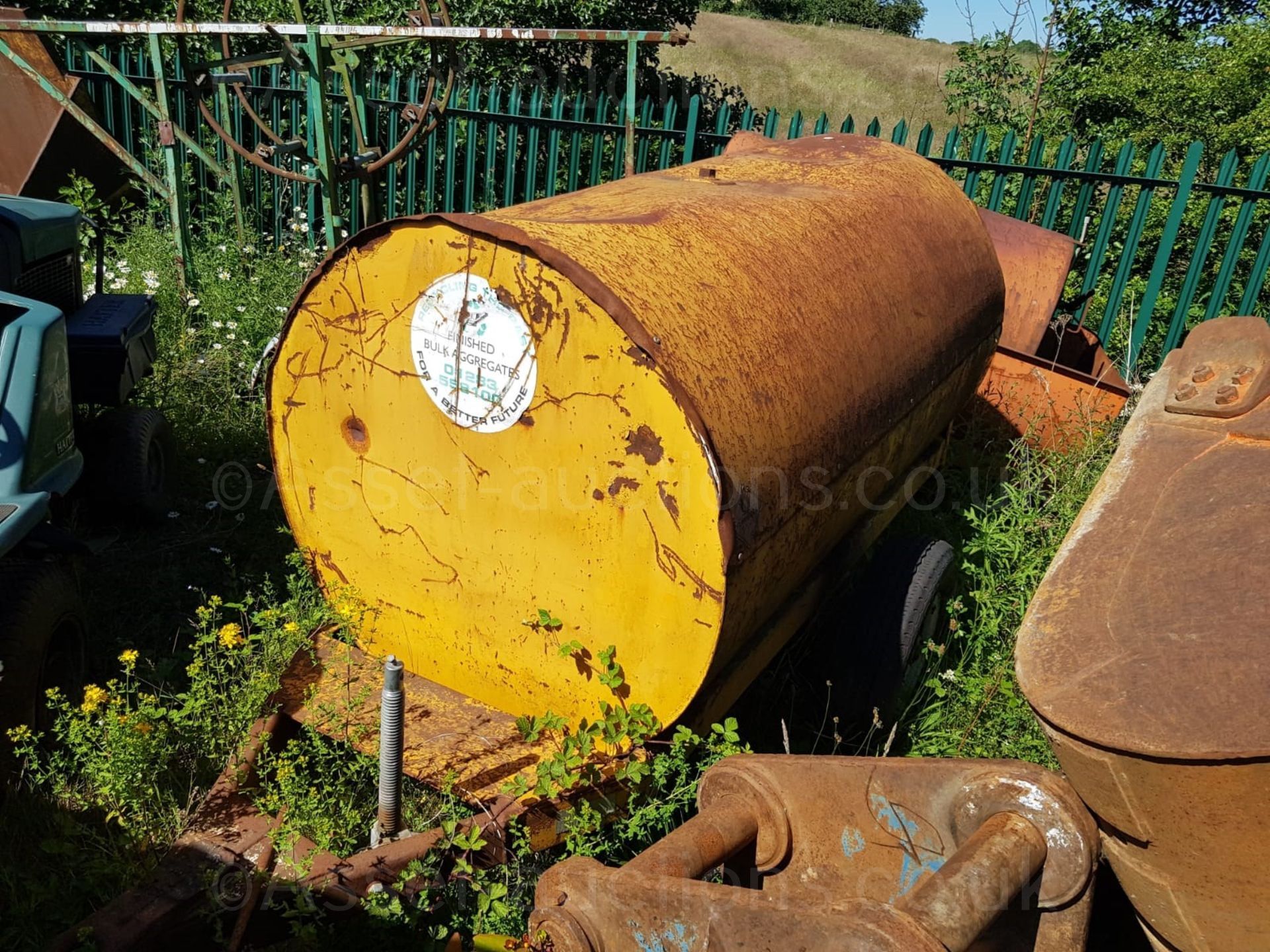 YELLOW SINGLE AXLE TOWABLE FUEL TANK *PLUS VAT* - Image 2 of 2