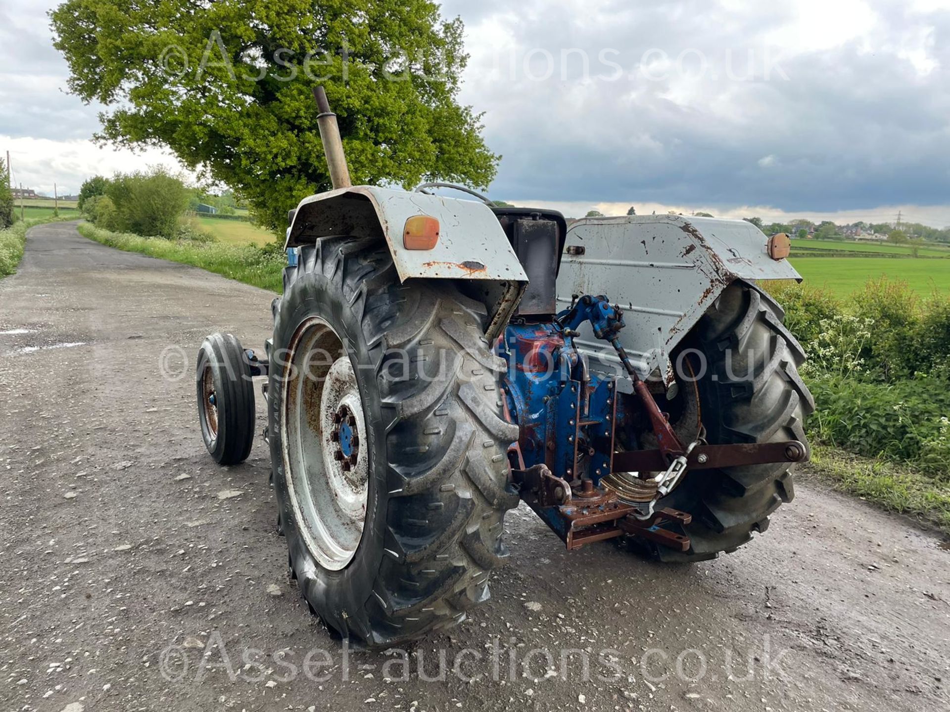 FORD 7000 TRACTOR, RUNS AND DRIVES, ALL GEARS WORK, VINTAGE TRACTOR - HARD TO FIND *PLUS VAT* - Image 7 of 20