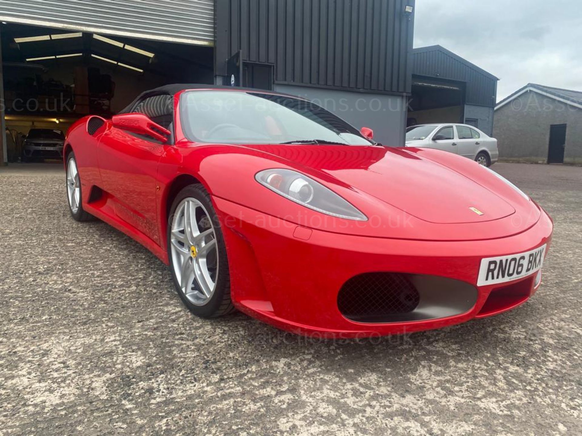 2006 FERRARI F430 SPIDER F1 CONVERTIBLE RED SPORTS CAR, SHOWING 3 FORMER KEEPERS *NO VAT* - Image 2 of 28