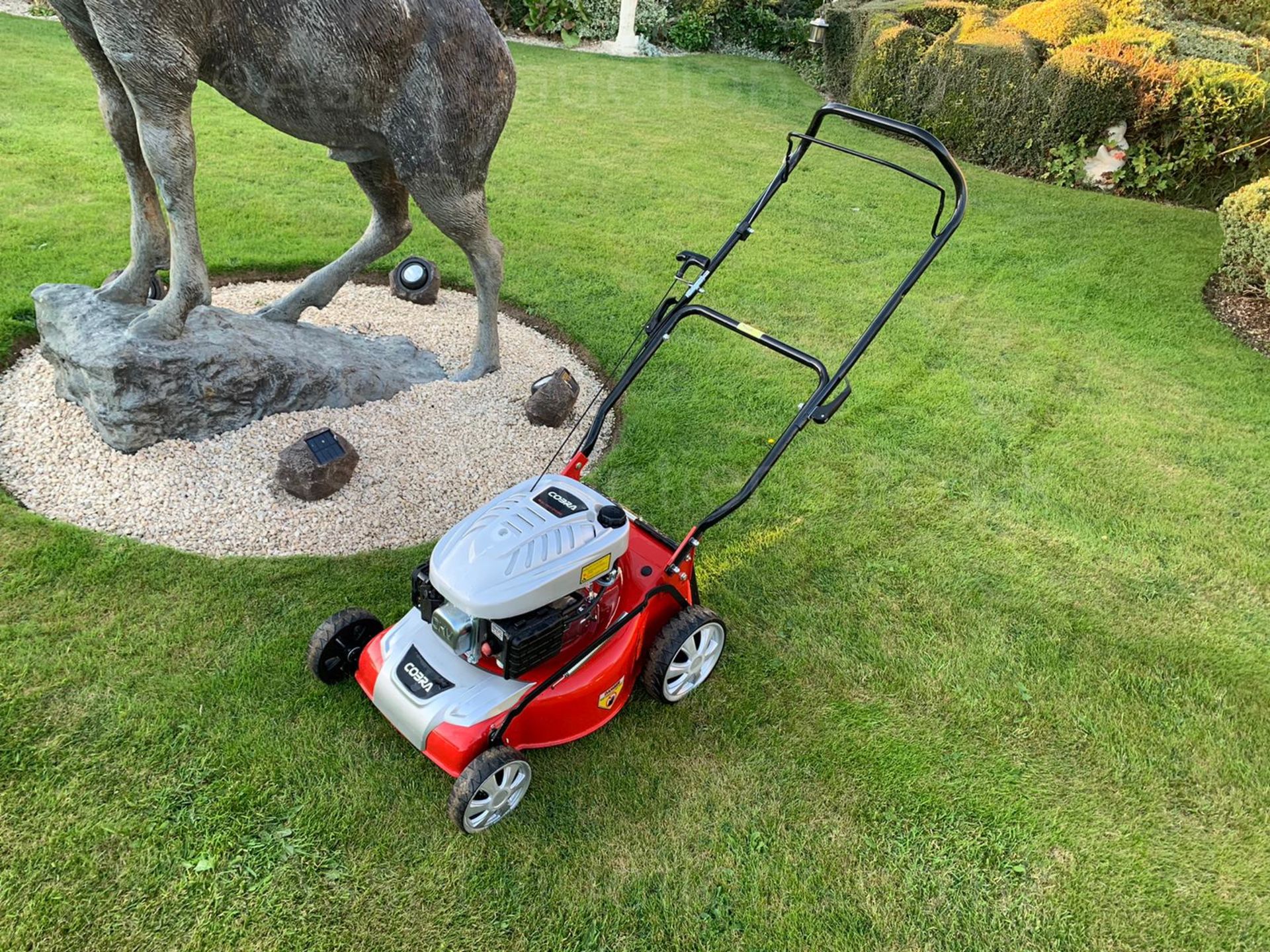 2016 COBRA M40C LAWN MOWER, RUNS AND WORKS WELL, ONLY USED A FEW TIMES, PULL START *NO VAT* - Image 4 of 18