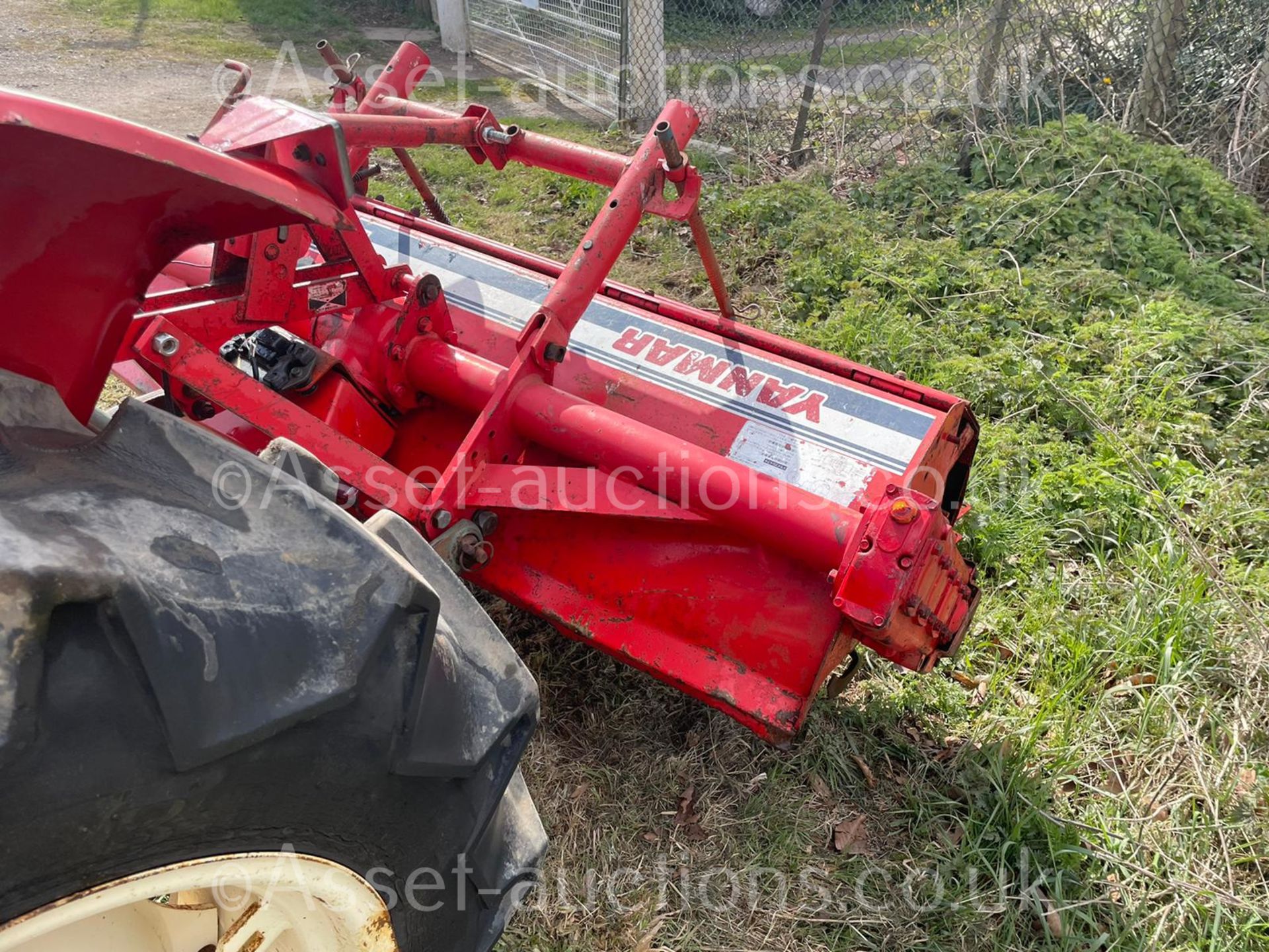 YANMAR YM2820D TRACTOR, RUNS AND DRIVES & WORKS, SHOWING 2233 HOURS, 3 POINT LINKAGE *PLUS VAT* - Image 13 of 20