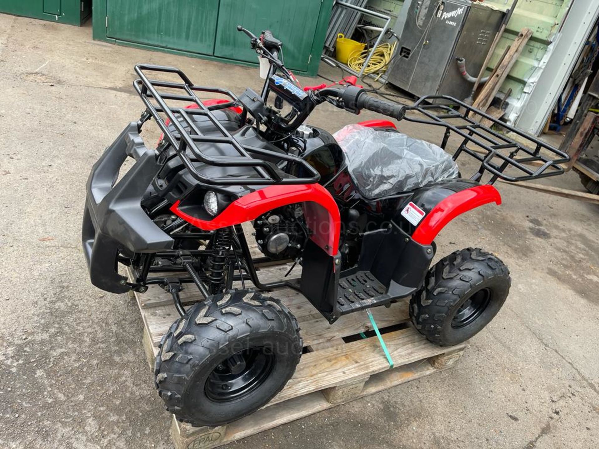 2017 RED / BLACK 125cc QUAD BIKE, ASSEMBLED FOR PDI AND TESTING *NO VAT* - Image 2 of 8