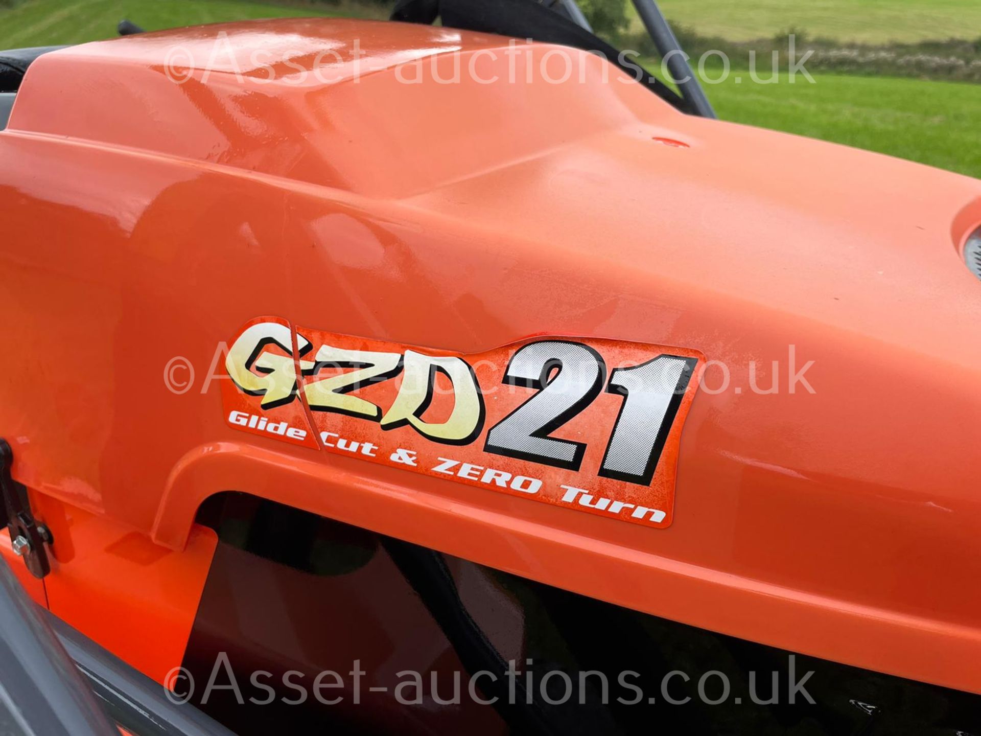 2015 KUBOTA GZD21 HIGH TIP ZERO TURN MOWER, RUNS, DRIVES CUTS AND COLLECTS WELL *PLUS VAT* - Image 25 of 26