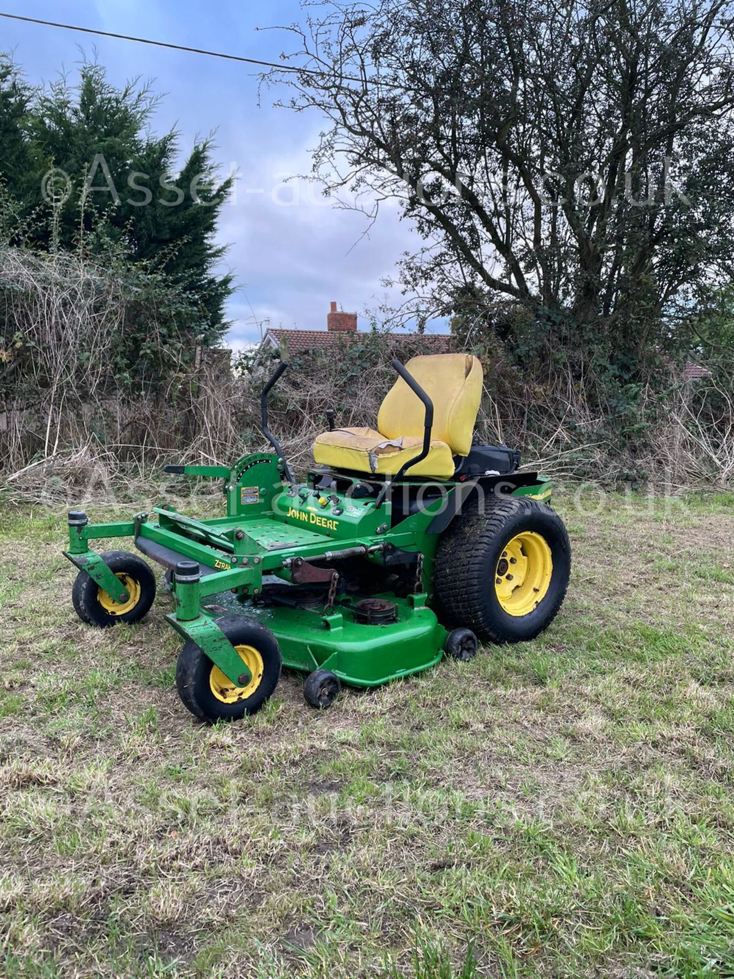 JOHN DEERE 717 Z-TRAK ZERO TURN RIDE ON LAWN MOWER, RUNS DRIVES AND CUTS, SHOWING A LOW 336 HOURS - Image 5 of 18