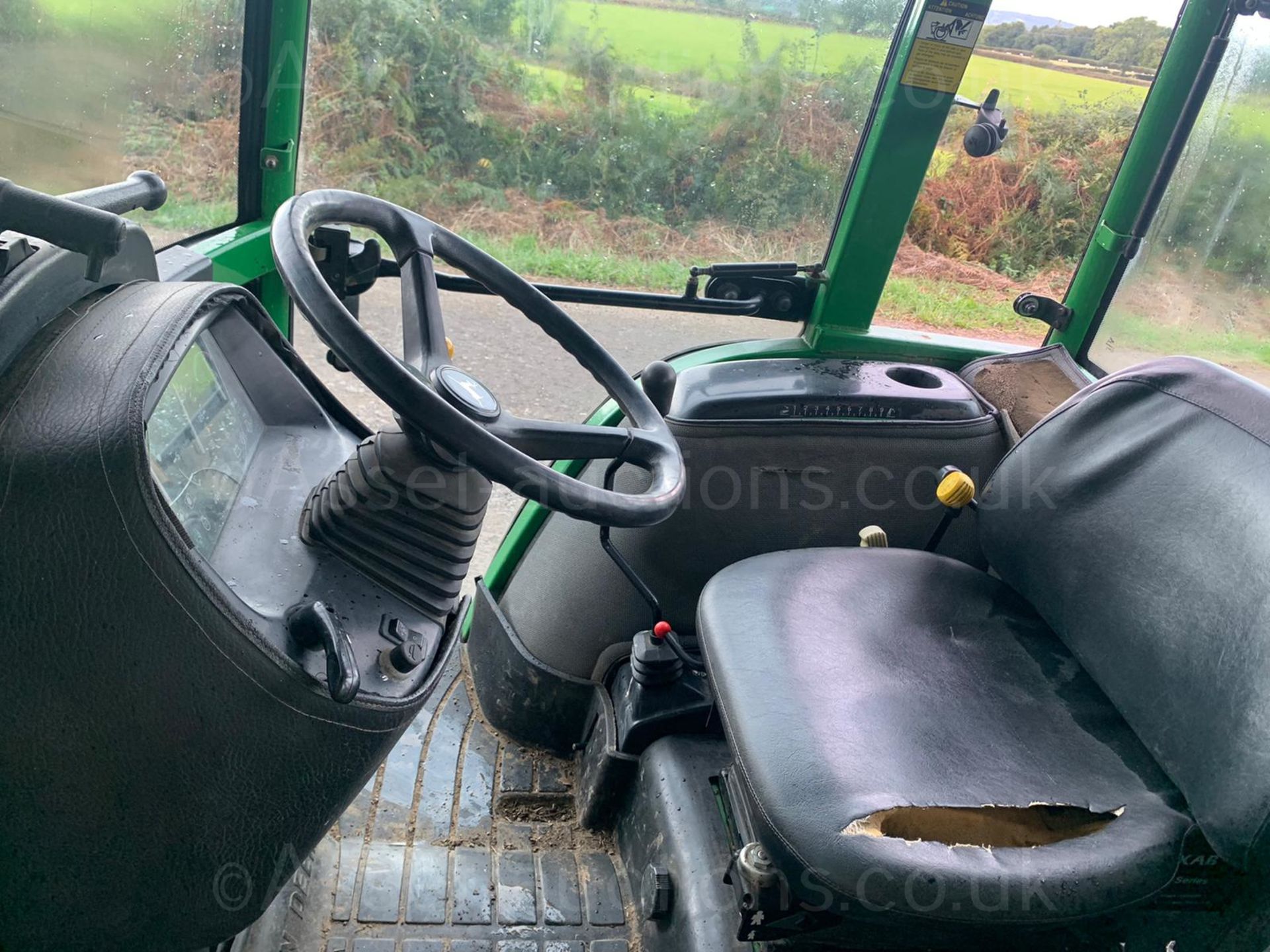 JOHN DEERE 4300 32hp 4WD COMPACT TRACTOR, RUNS DRIVES AND WORKS, CABBED, REAR TOW, ROAD KIT - Image 16 of 18